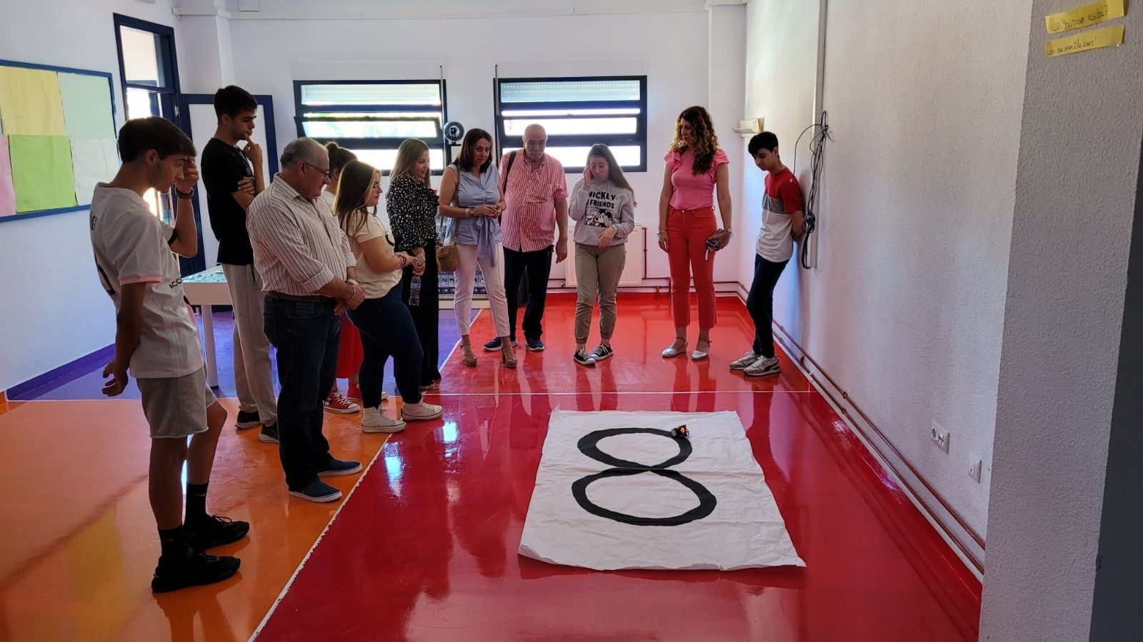 Estela Villalba visita los centros educativos de Aroche.