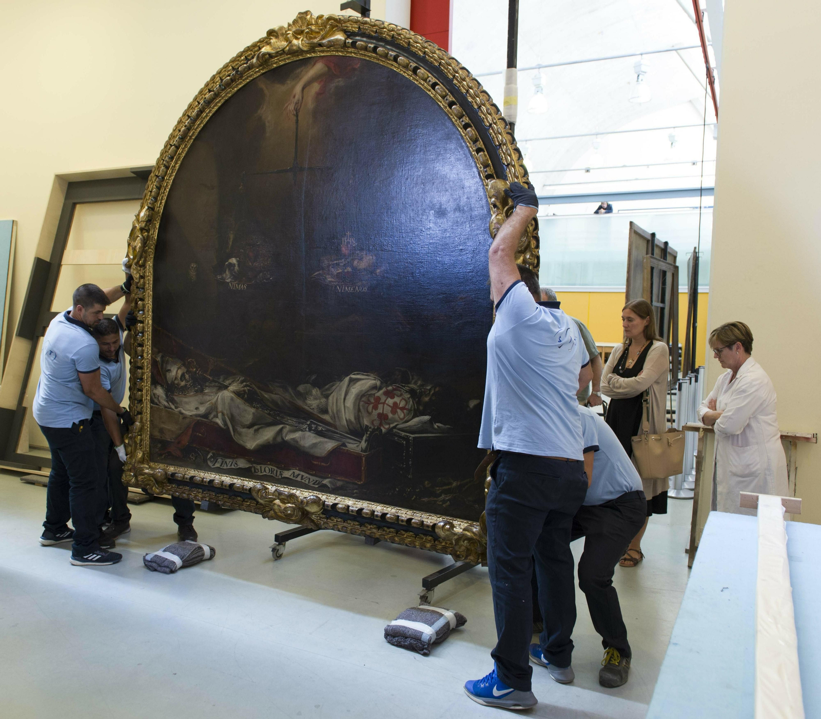 'Finis Gloriae Mundi' preparándose para su traslado.