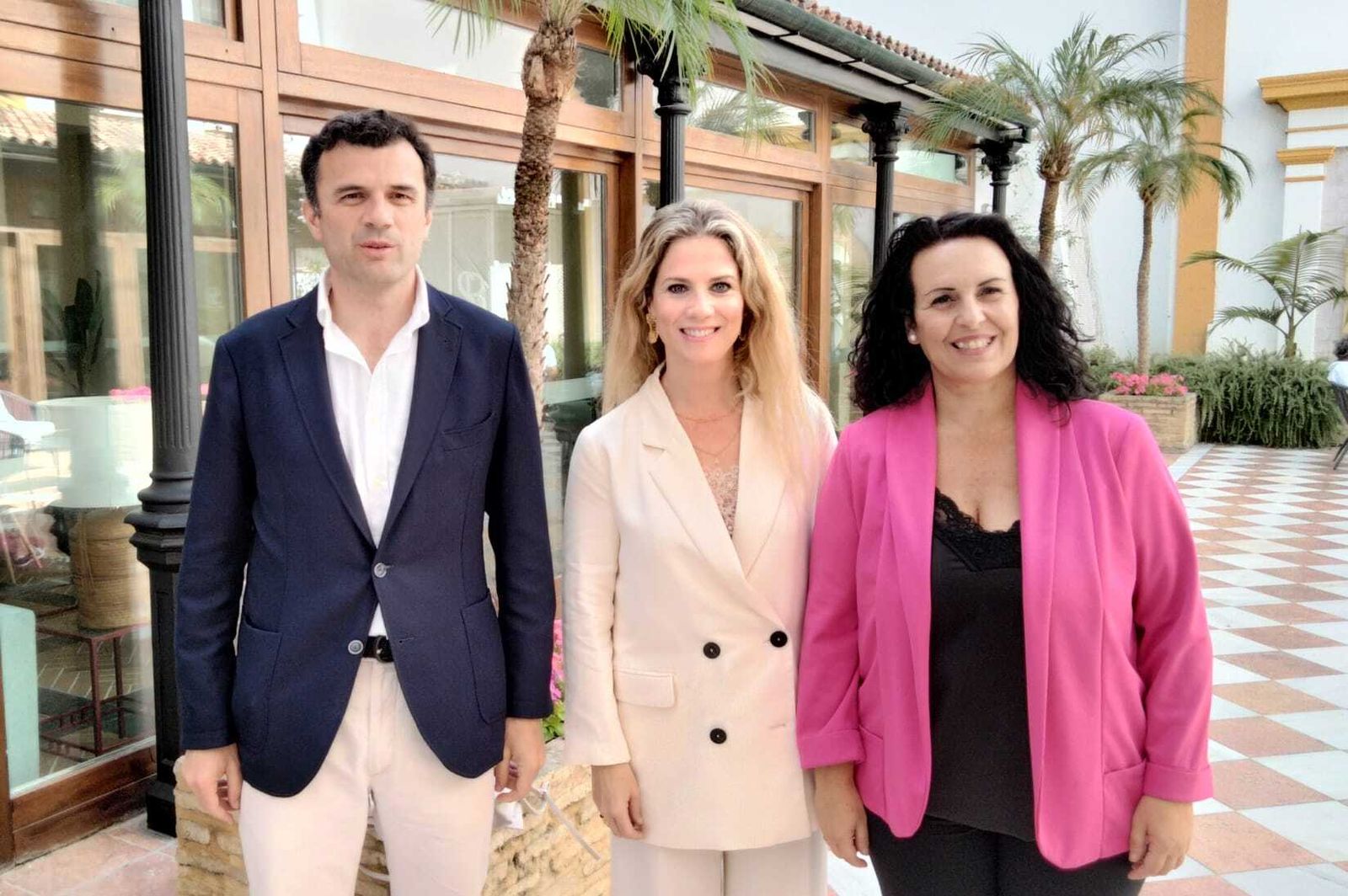 Ascensión Hita, junto a Ana Mestre y Bruno García.