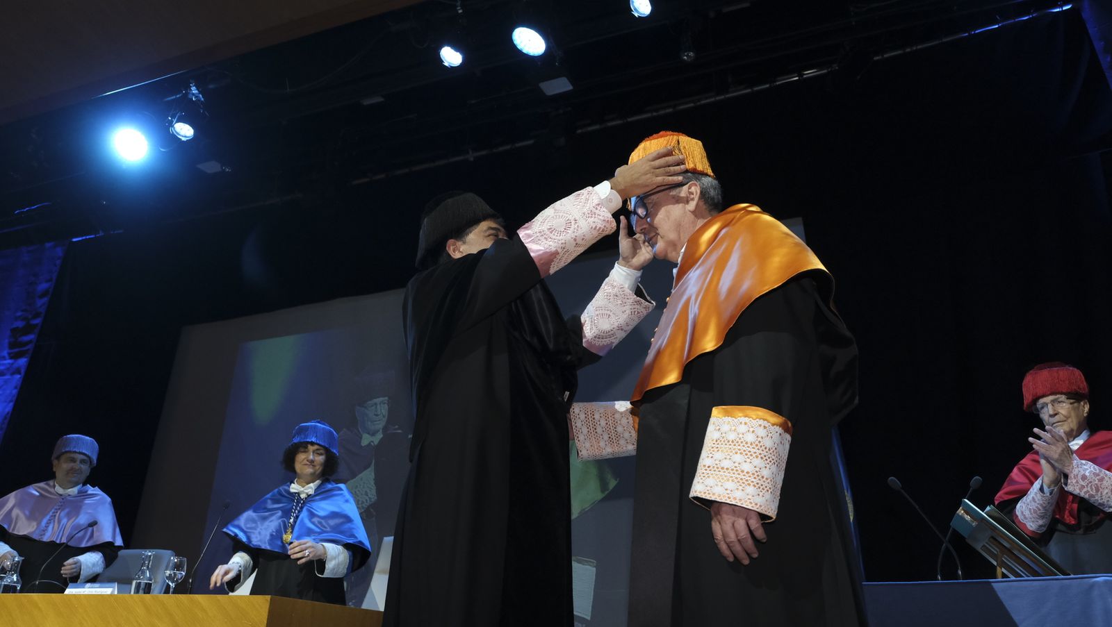 Imágenes de la investidura como Doctor Honoris Causa de la UAL, de Paco Cosentino.