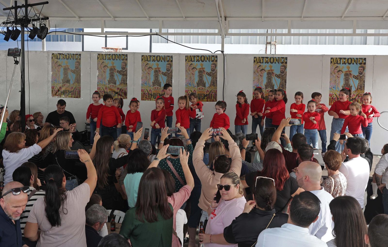 Búscate en las fotos de la Olla de San Isidro en Los Barrios .