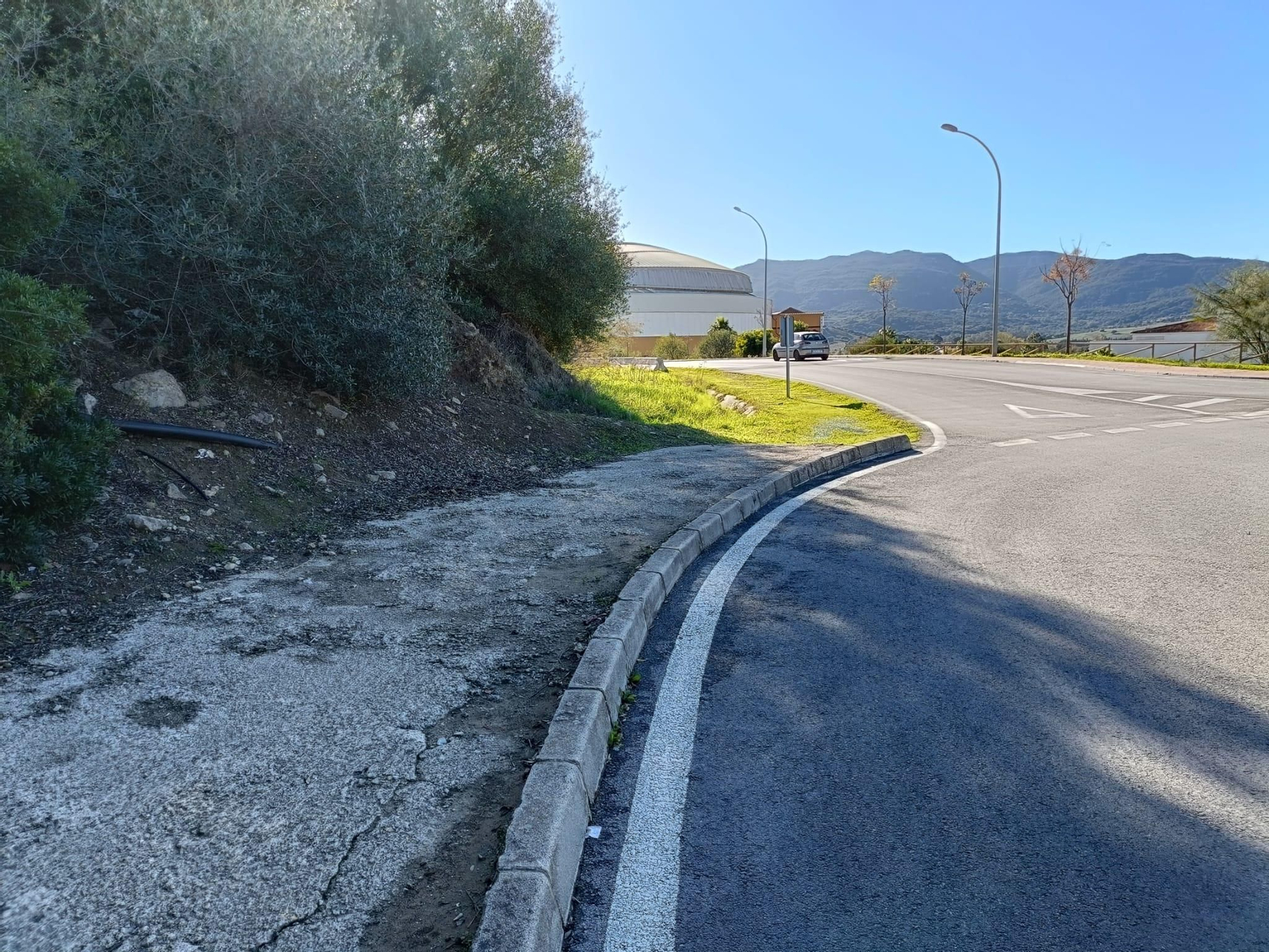 La calle Padre Juan José, que se dotará de acerado.
