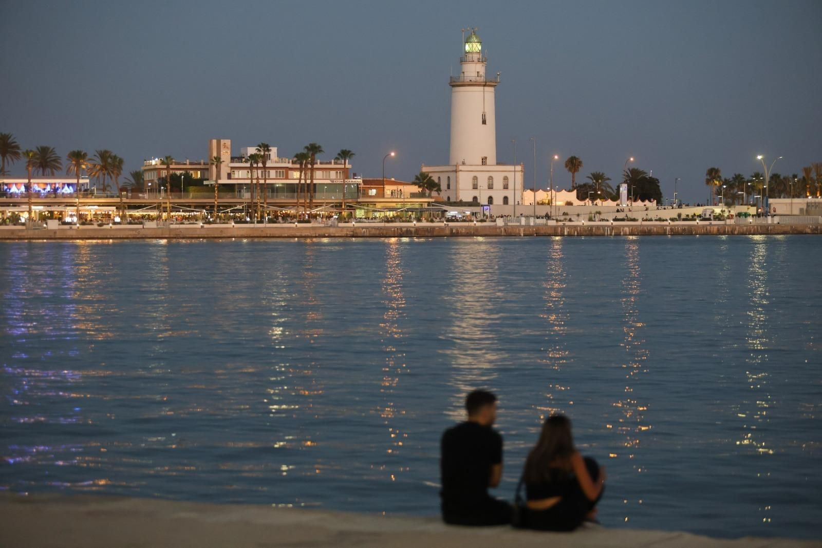 La Farola de Málaga, que es BIC, en fotos