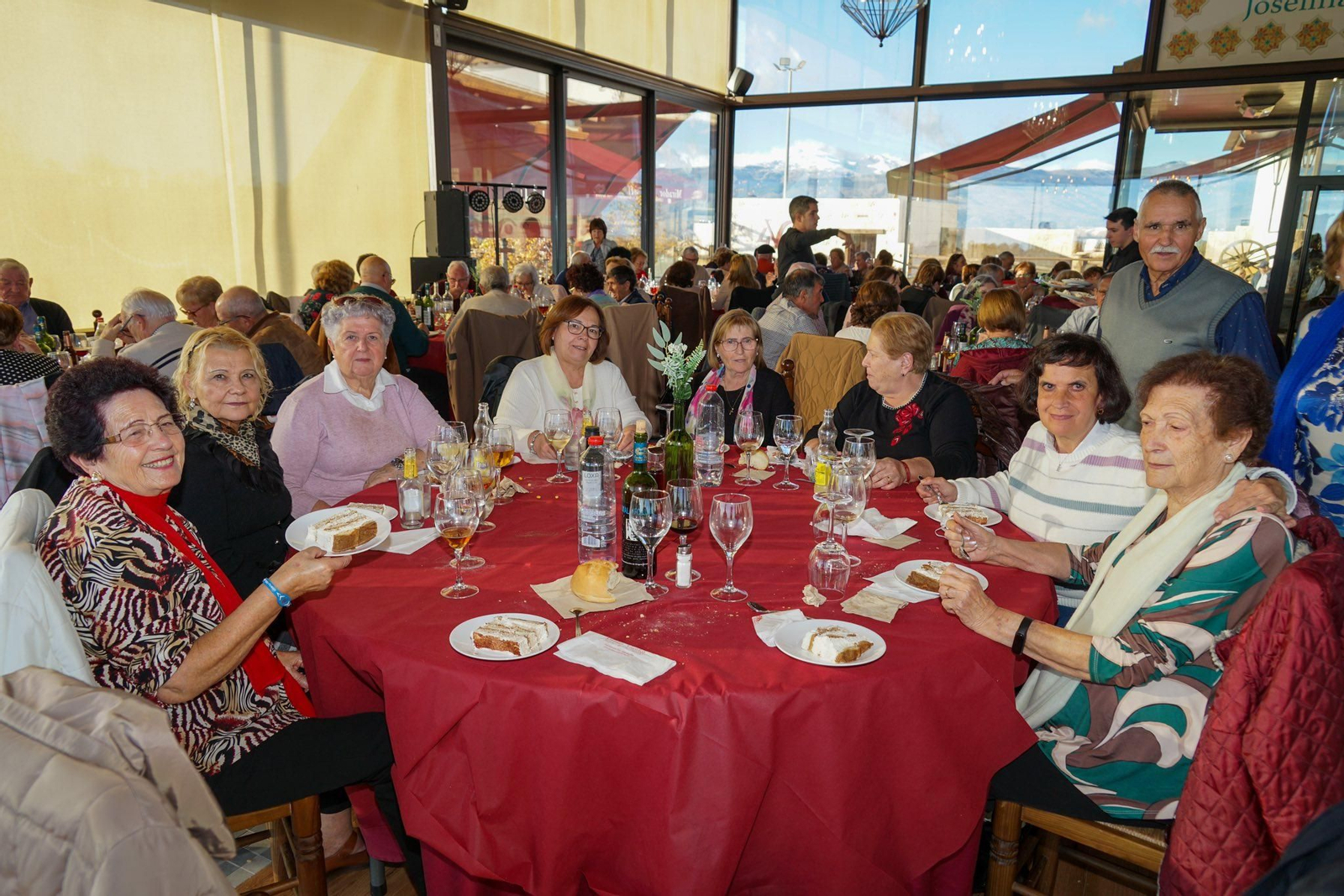 300 mayores de Vícar celebran las fiestas por todo lo alto en la Bodega Cuatro Vientos de Murta