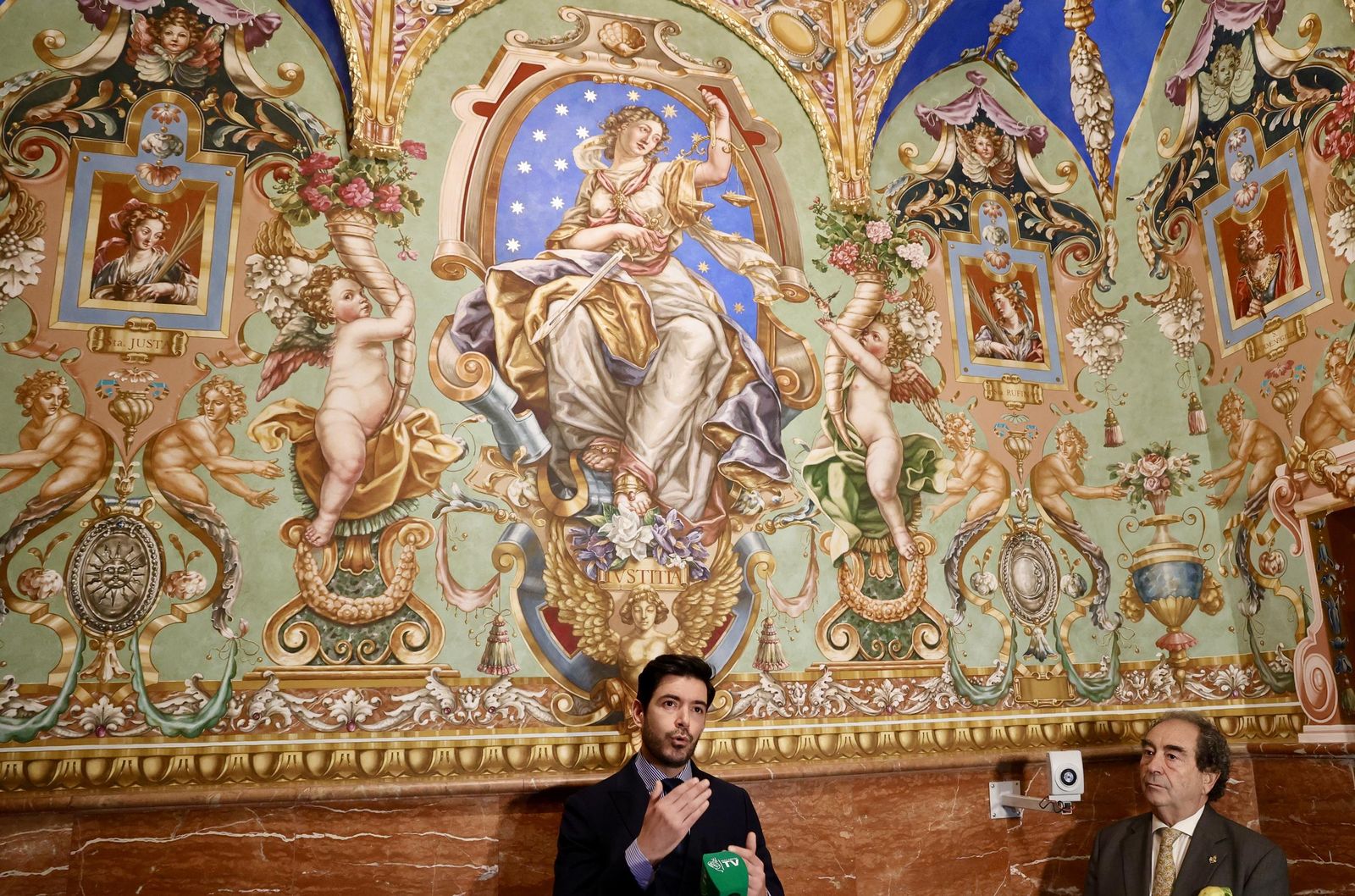 Decoración pictórica de la antesala del camarín de la Virgen de la Esperanza