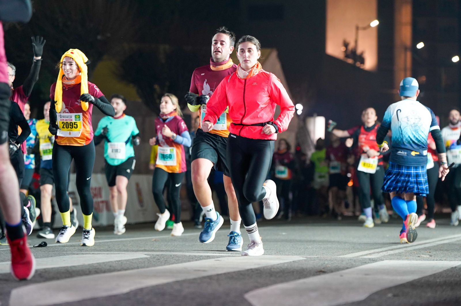 En imágenes: búscate en tu llegada a meta de la Carrera de San Antón 2026 (15)