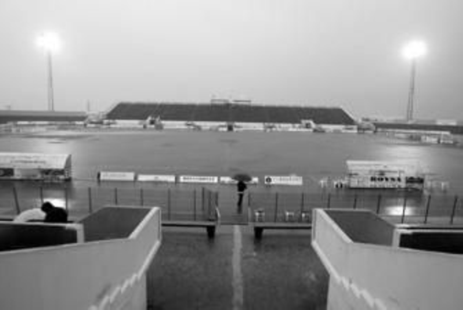 Aspecto del Municipal cuando fue suspendido el encuentro.