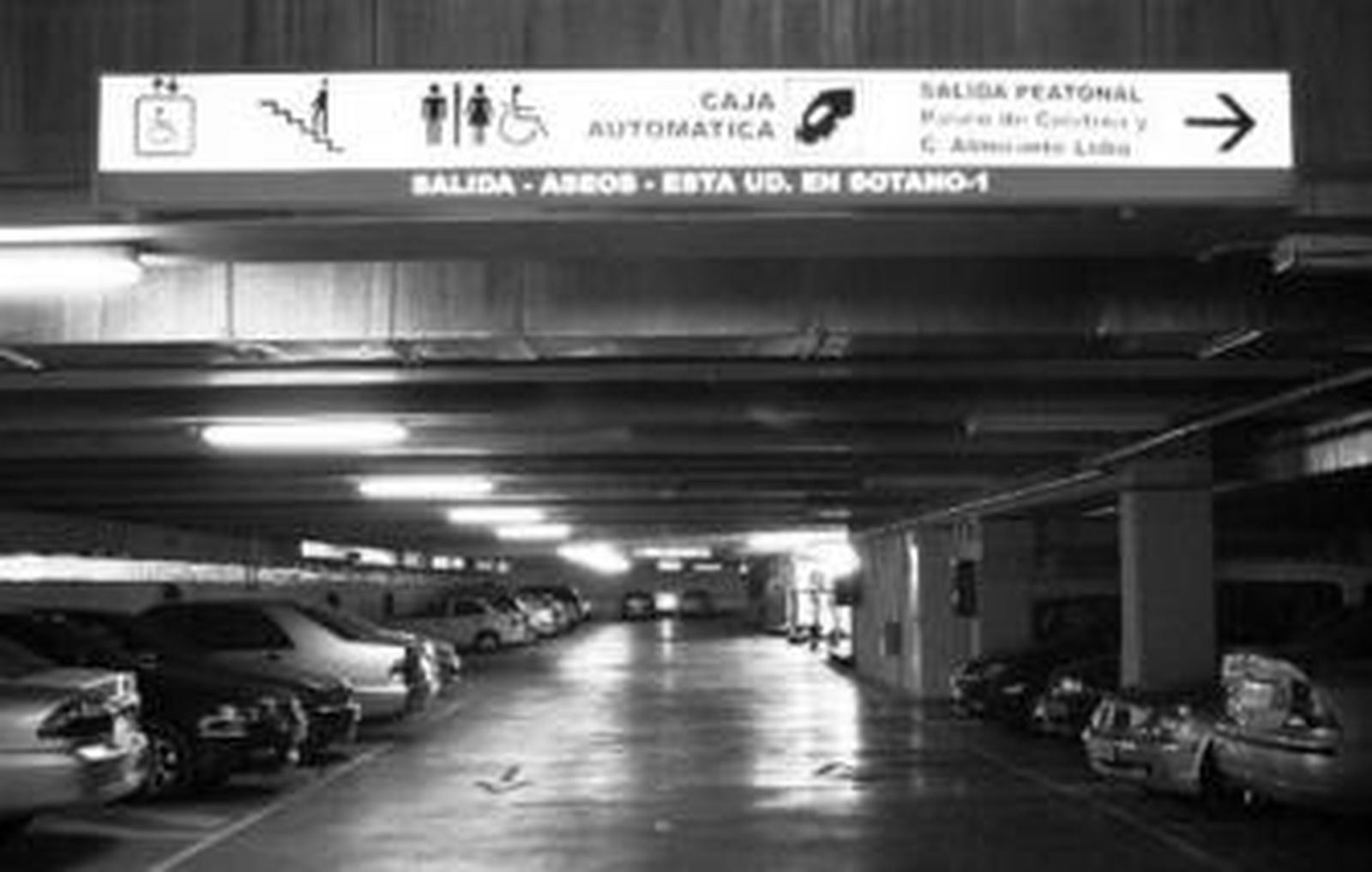 La primera planta del aparcamiento de Cristina, situado en la avenida de Roma.