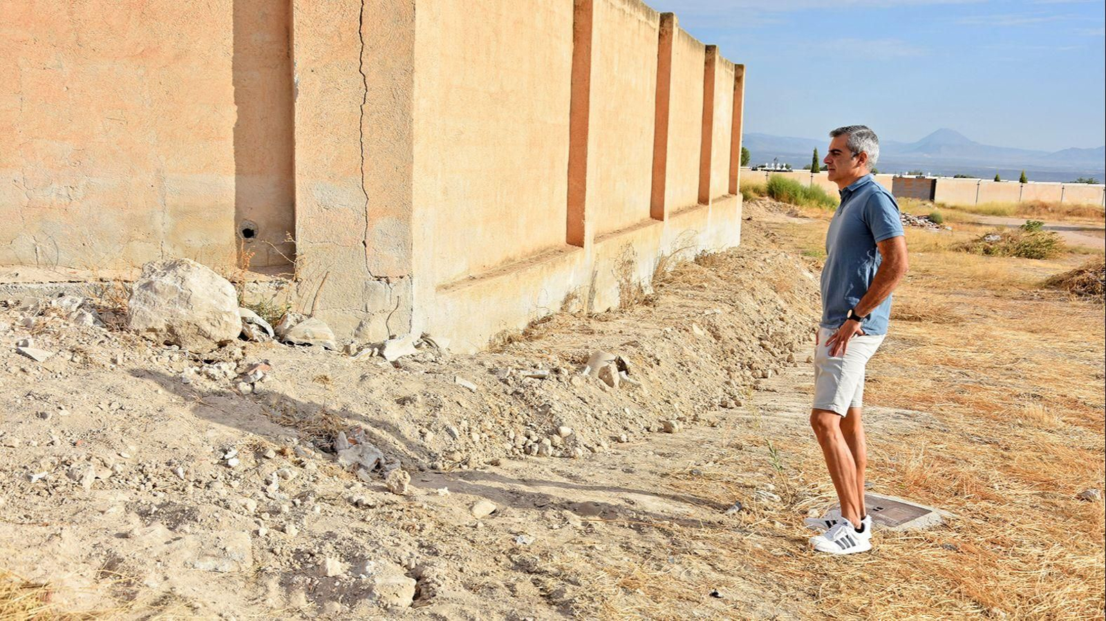 Resultado de la actuación en la acequia que pasa junto a la tapia del cementerio en Baza