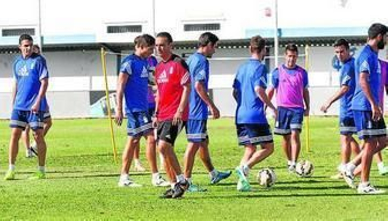 José Luis Oltra, durante el entrenamiento de ayer en la Ciudad Deportiva.