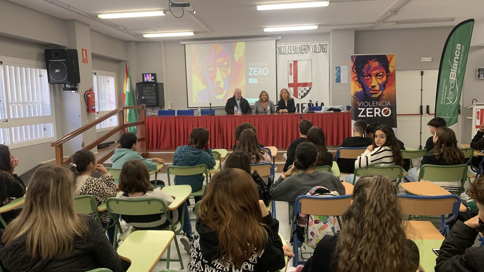 Verdiblanca imparte una charla sobre violencia de género en el IES Nicolás Salmerón