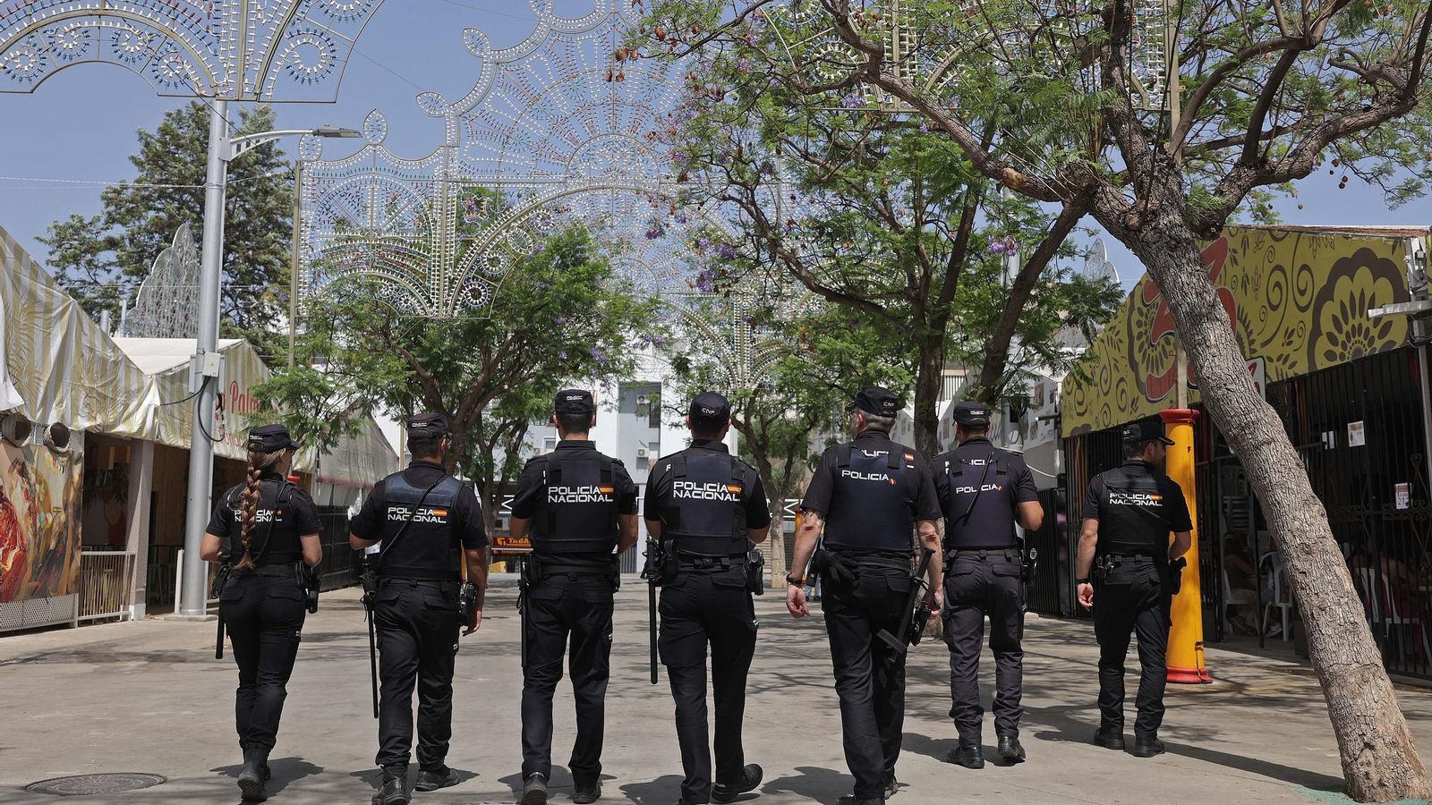 Efectivos de la Policía Nacional patrullando.