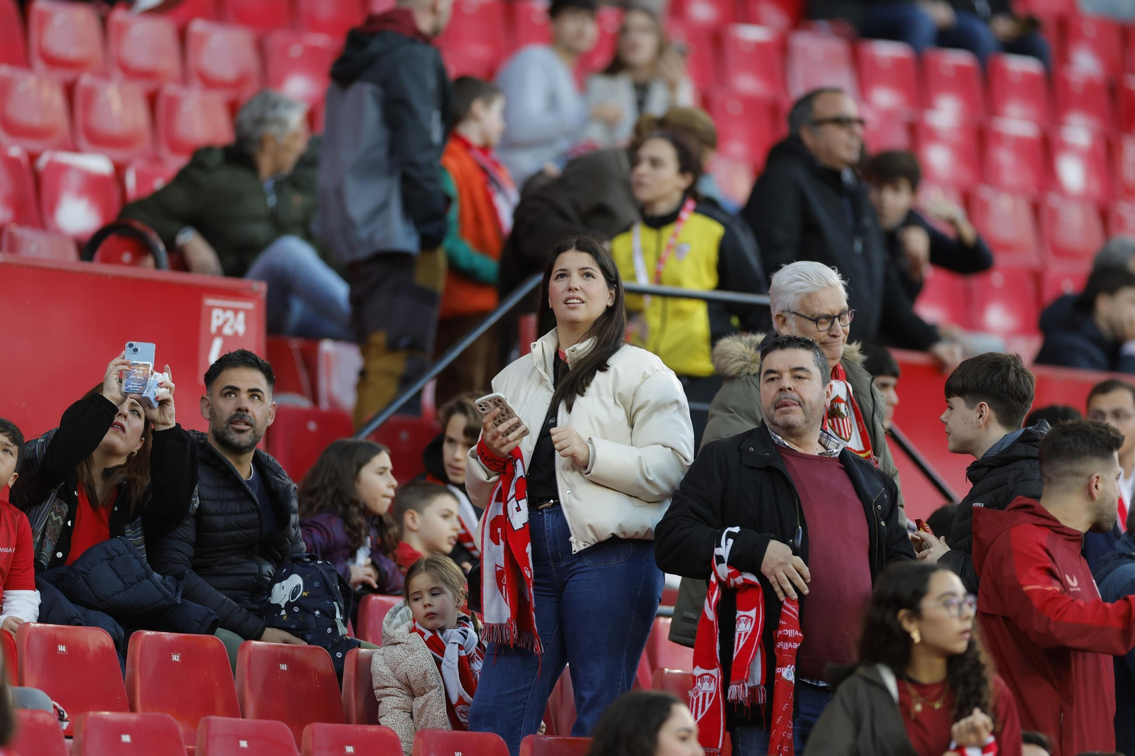 Búscate en las fotos del Sevilla - Español