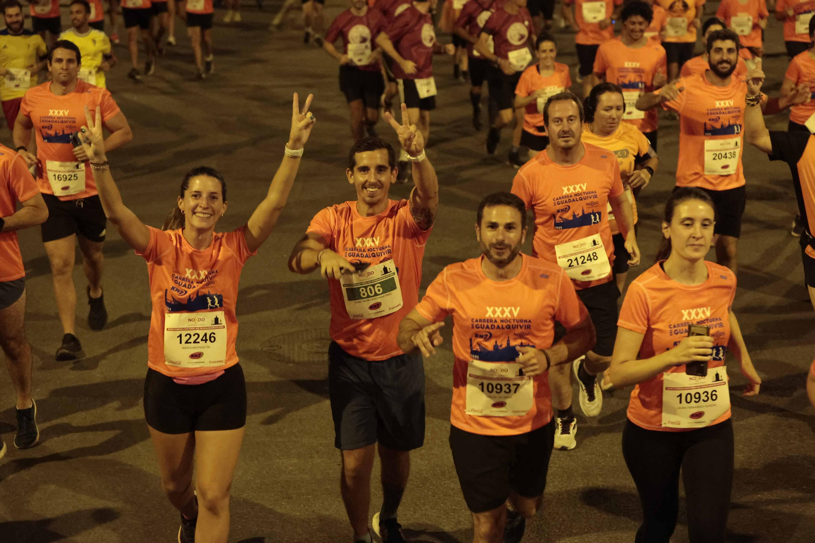 Búscate en las fotos de la Carrera Nocturna (II)