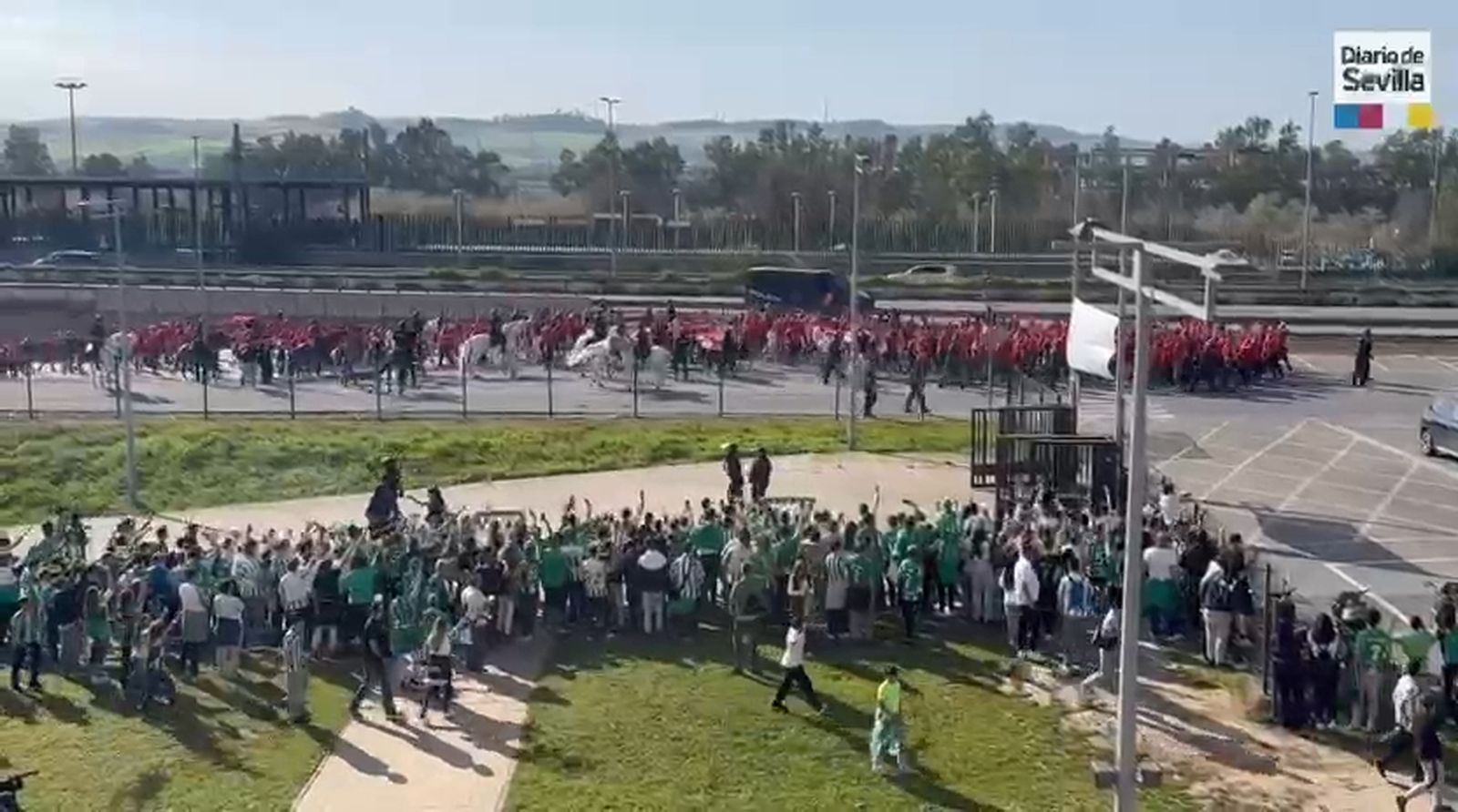Así ha llegado la afición del Sevilla a La Cartuja para el derbi frente al Real Betis