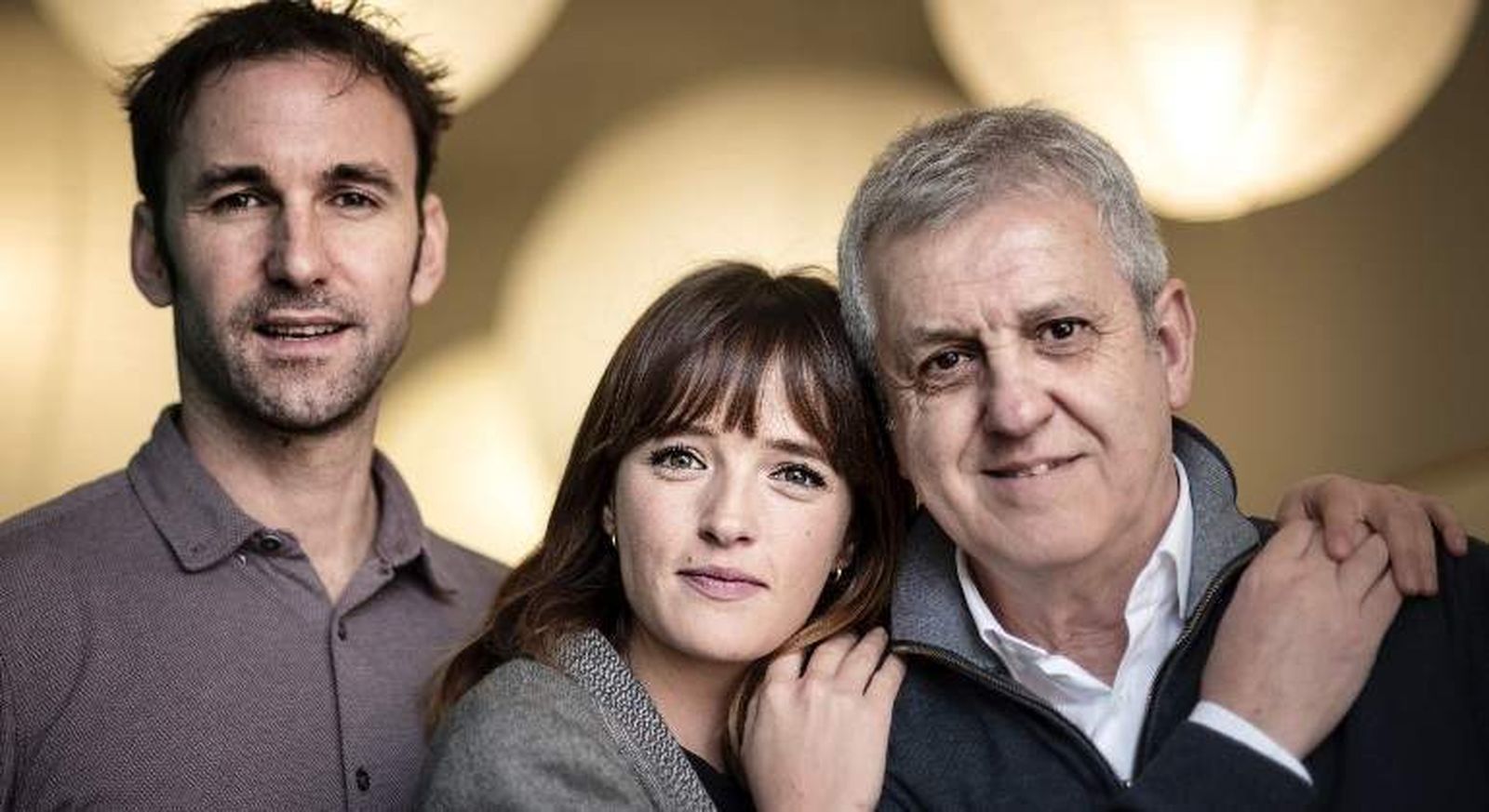 Susana Abaitua como Nerea y su familia de ficción en 'Patria'