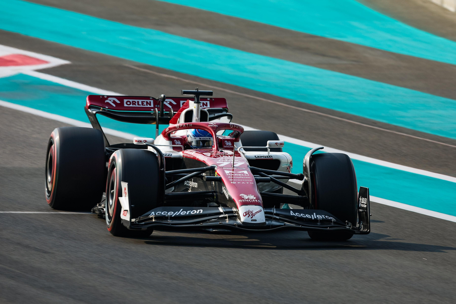 Las escuderías de  Fórmula uno se prueban tras el fin de temporada