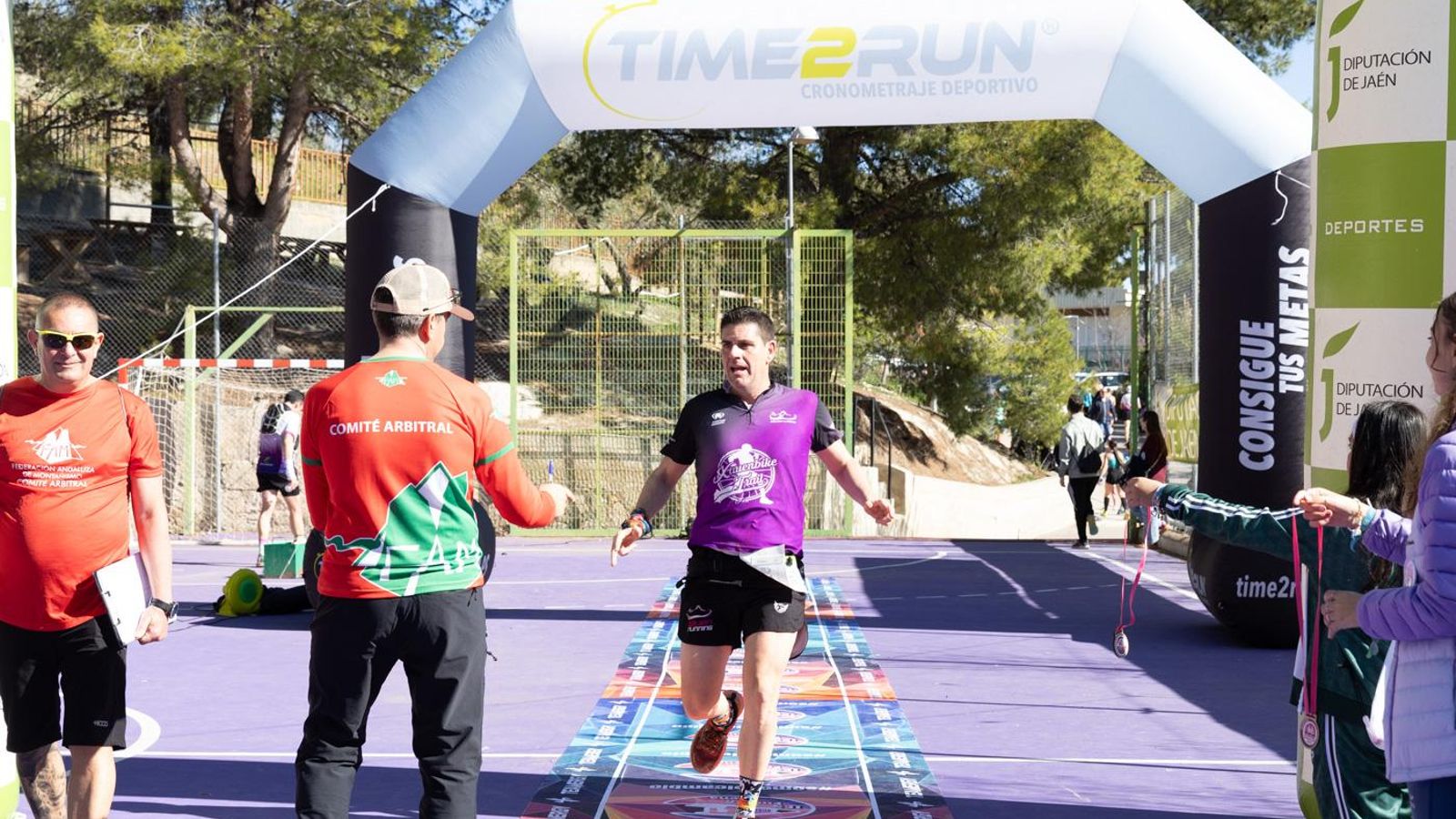 En imágenes: kilómetros para la esperanza de Celia en el CxM Trail Solidario IES Fuente de la Peña (I)