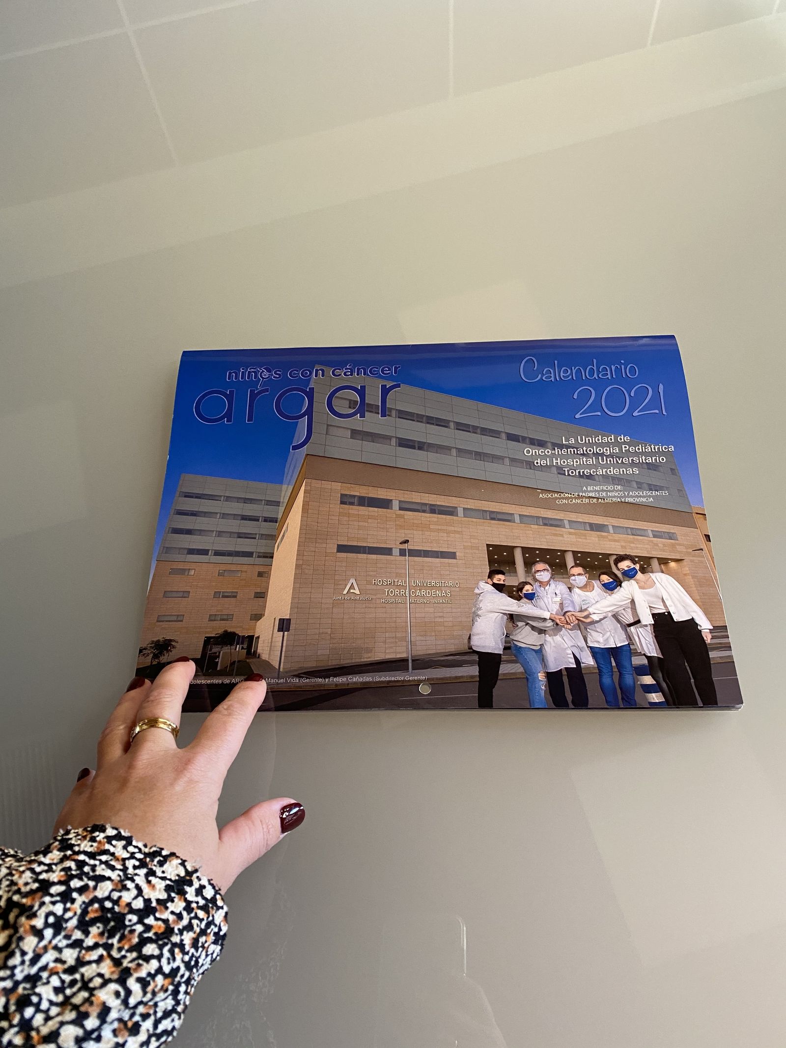 Adolescentes con cáncer protagonistas de la portada del calendario solidario 2021 de Argar