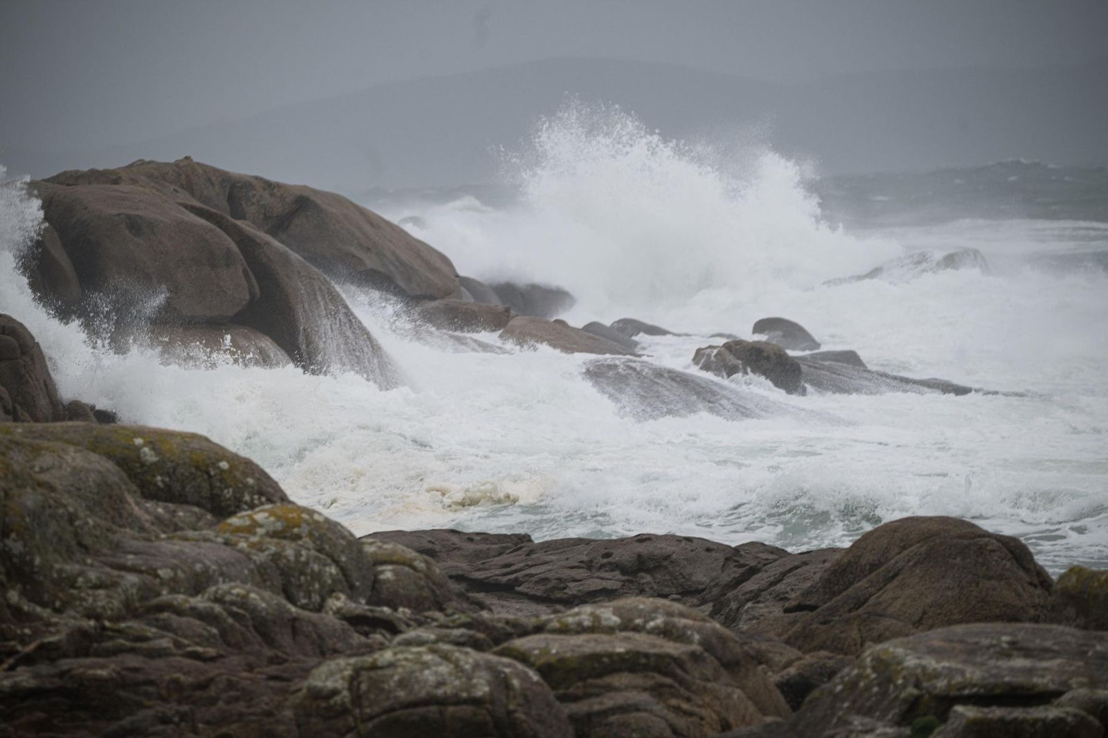 Las impresionantes olas que provoca Herminia en la costa norte de España