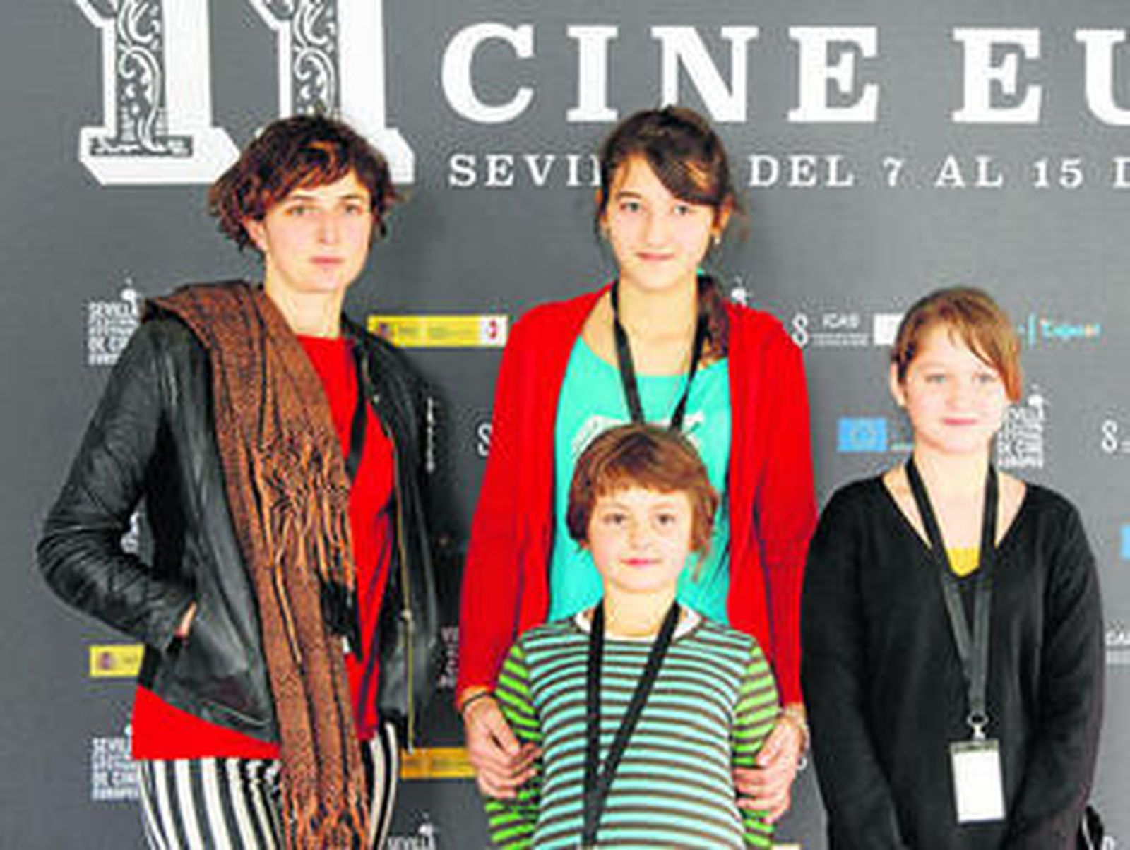 Alice Rohrwacher, con las actrices Maria Alexandra Lungu (en el centro, con otra niña) y Agnese Graziani.