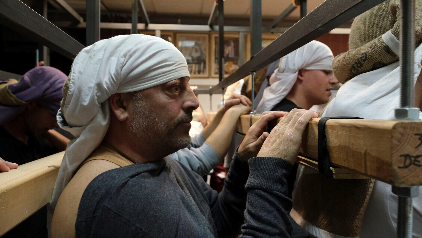 Un costalero, durante un ensayo en esta Cuaresma.