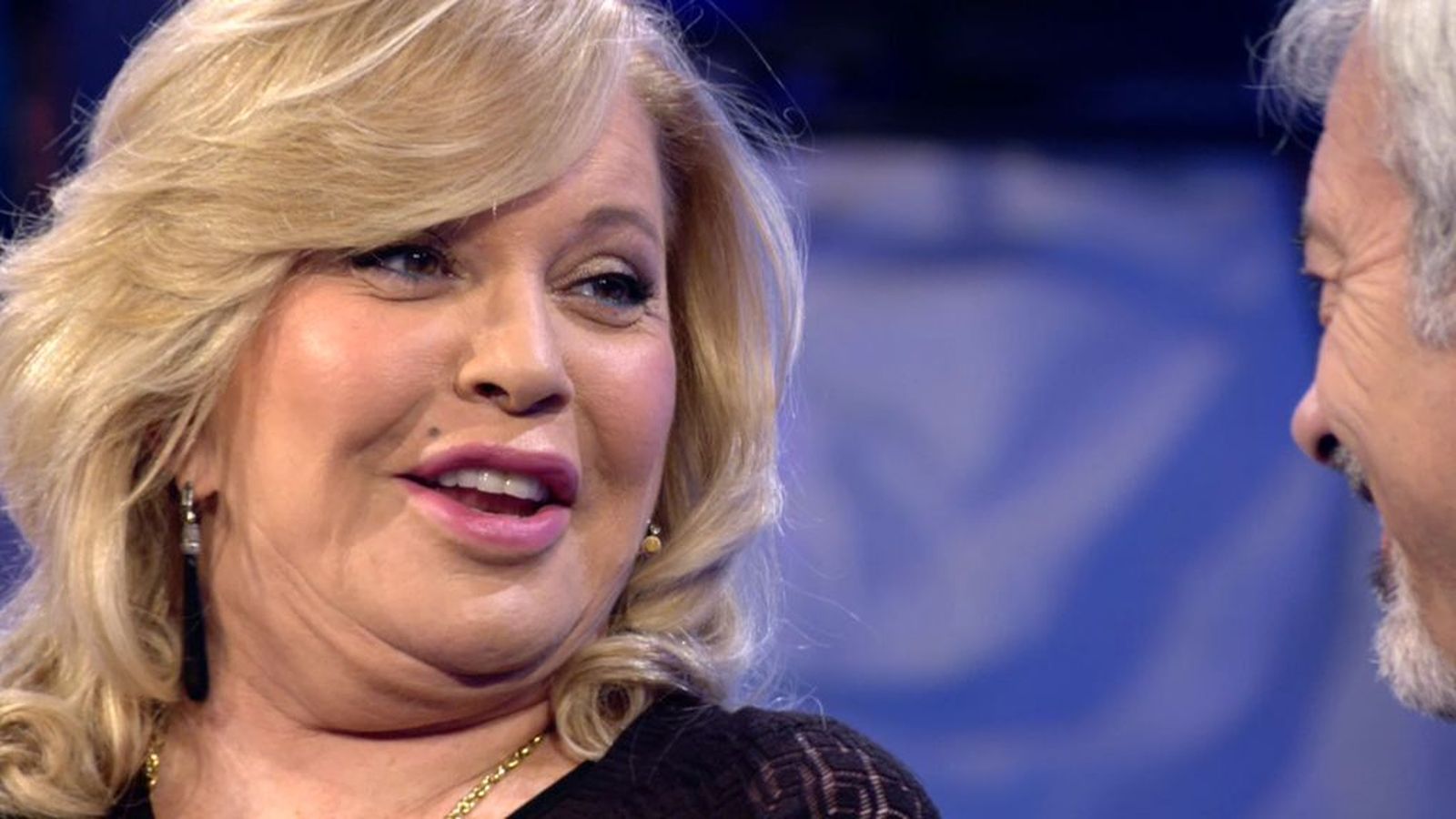 Bárbara Rey conversa con Carlos Sobera en una de sus últimas apariciones televisivas.