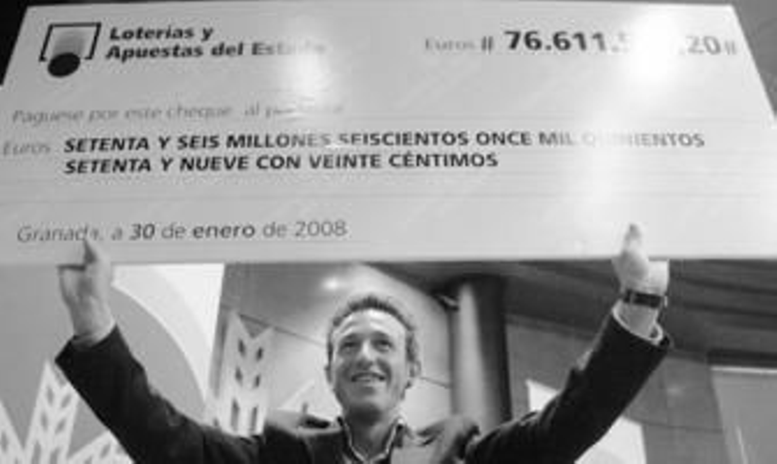 David Romero, el propietario de la Administración que concedió el premio, se mostró muy contento de haber repartido los 76 millones.