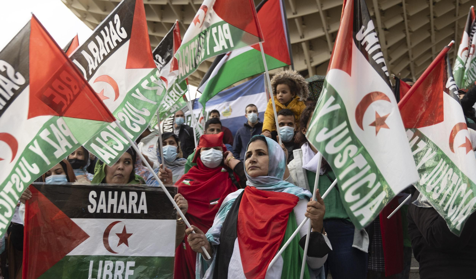 Asistentes a la concentración en las 'setas' de la Encarnación.