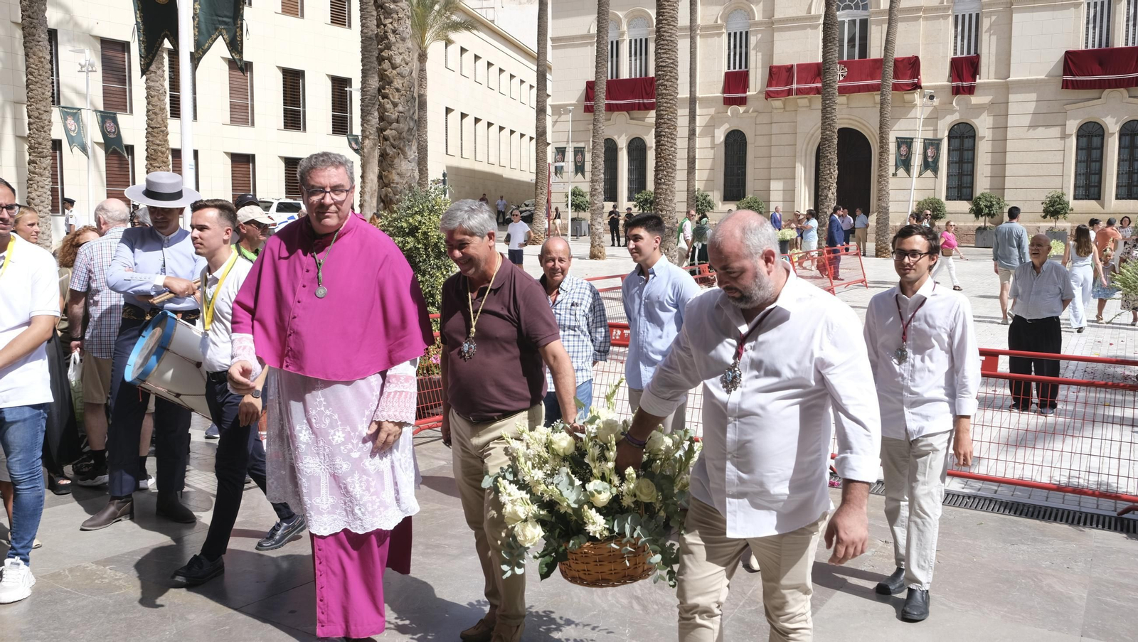 Ofrenda floral a la Virgen del Mar en la Feria de Almería 2024, en imágenes