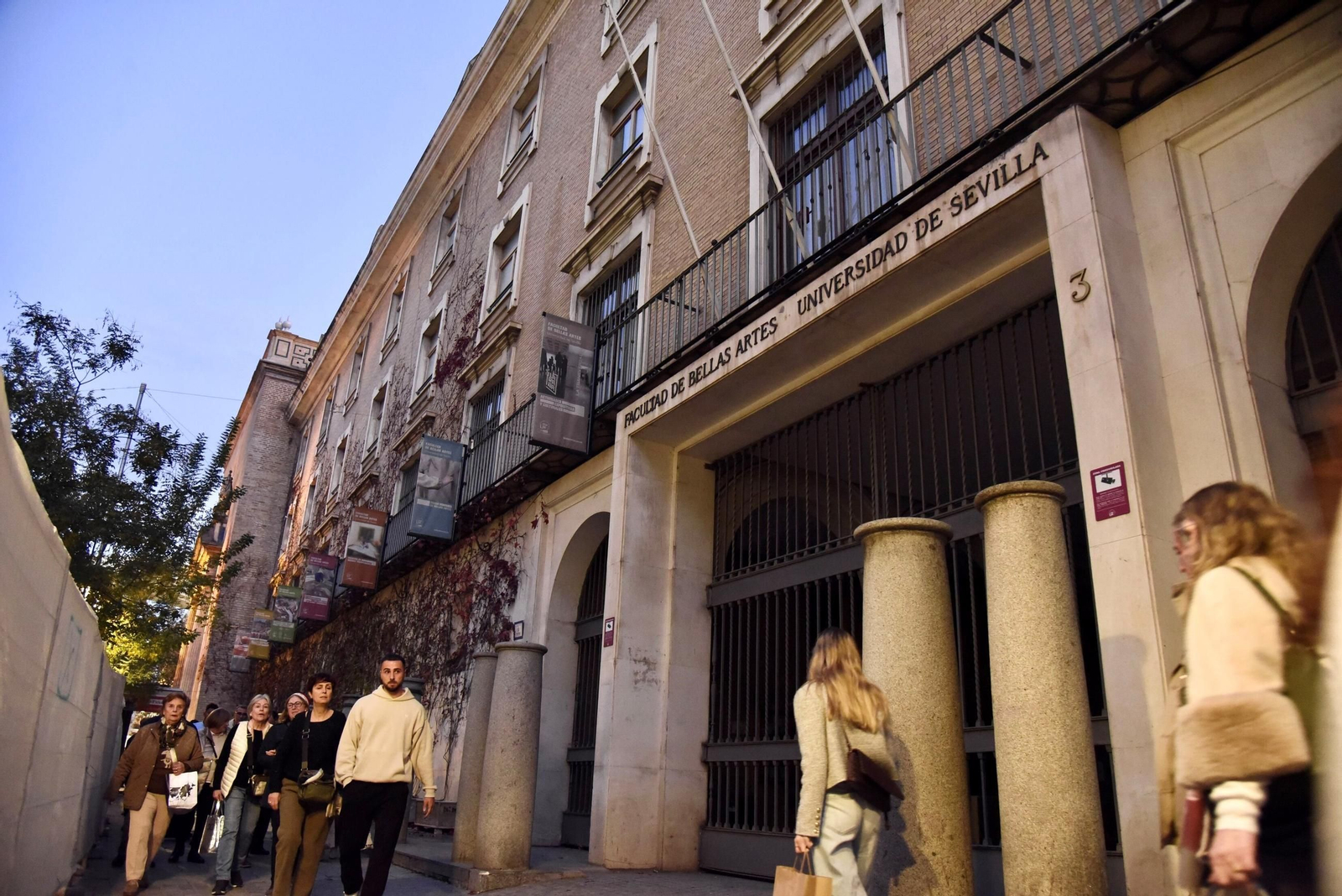 La Facultad de Bellas Artes, donde la Consejería de Sanidad investiga el brote de hepatitis A.