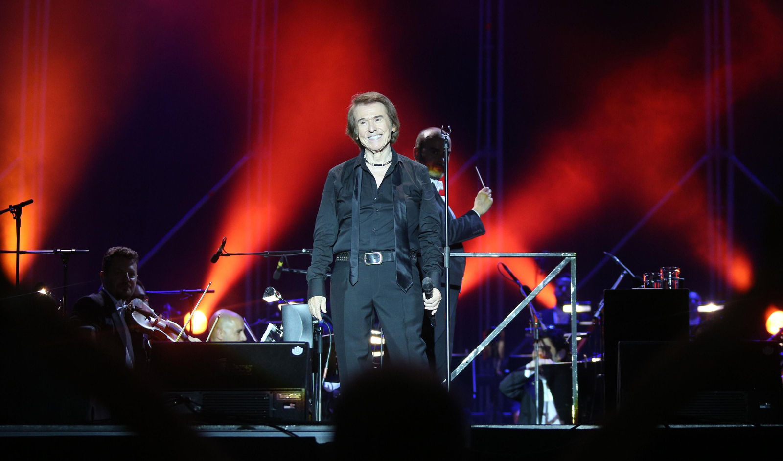 Imagen de una actuación reciente de Raphael.