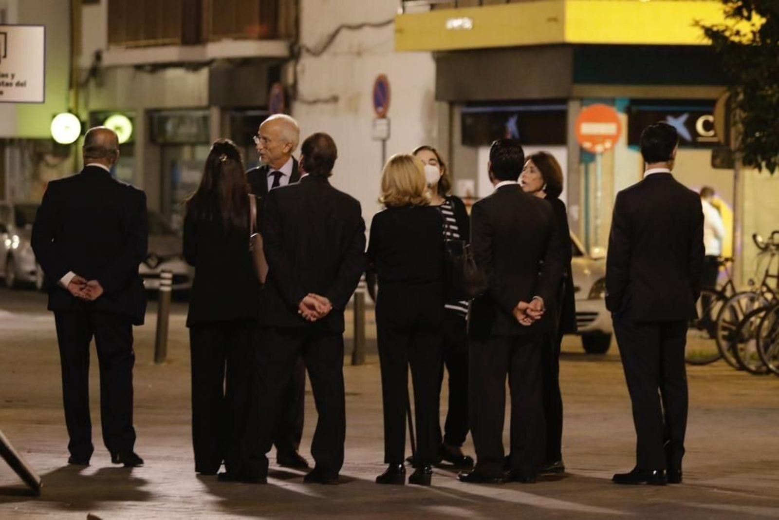 Familiares de Quepo de Llano y de Bohórquez en el exterior de la Basílica de la Macarena