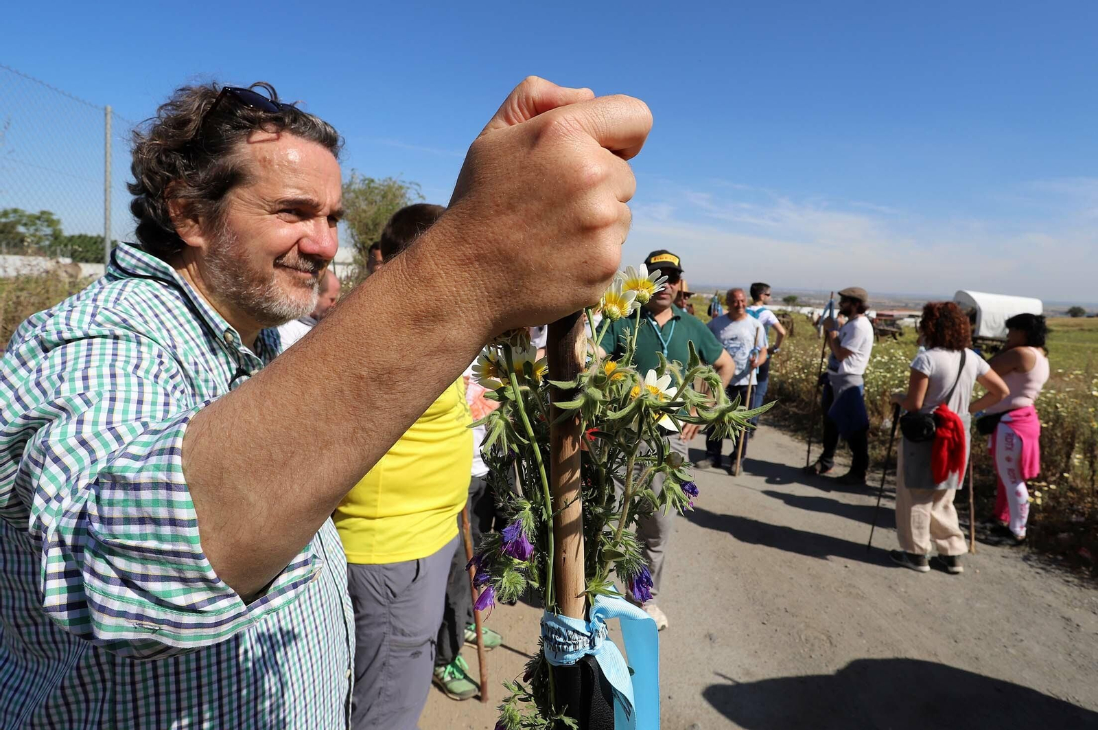Imágenes de los presos de la cárcel de Huelva en su camino hacia El Rocío