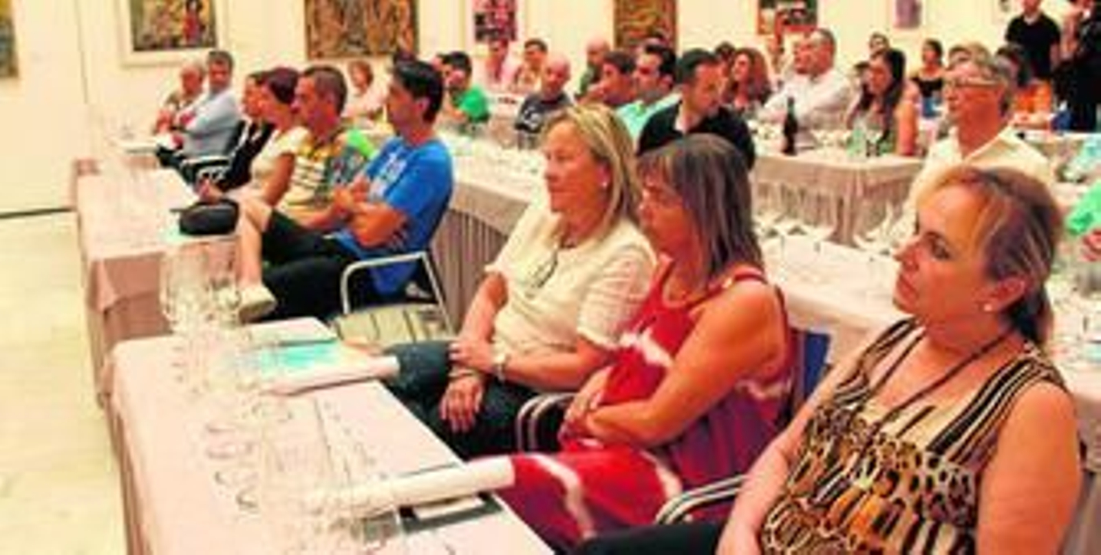 Alumnos del curso de Enogastronomía durante la ponencia de Mar Fandiño que se celebró ayer en Diputación.