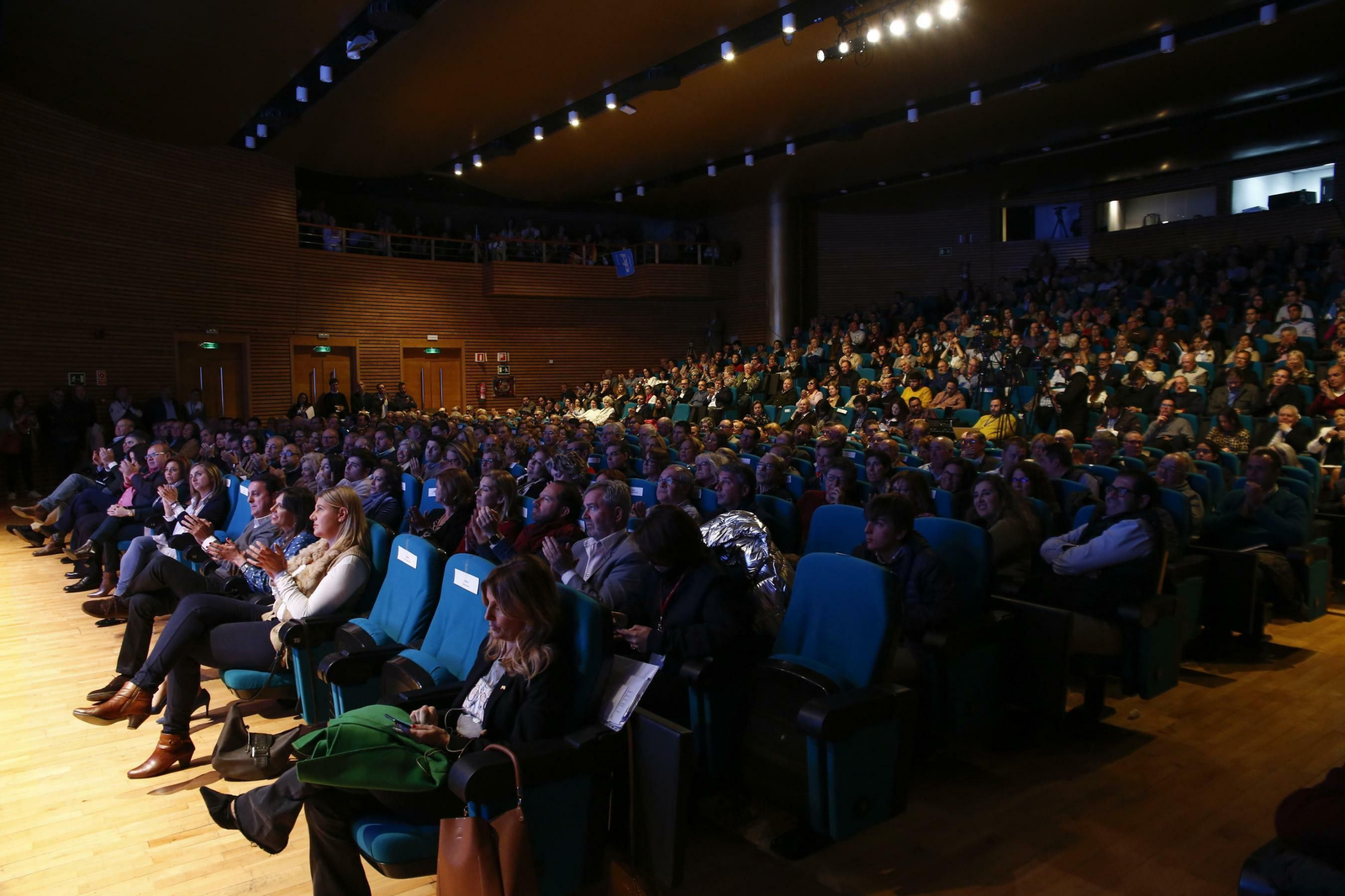 Imágenes del mitin del PP en Granada con Pablo Casado y Juanma Moreno