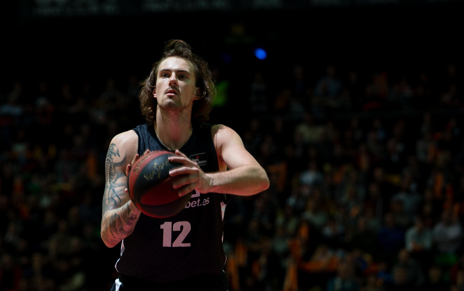 Ondrej Balvin, en el tiro libre frente al Real Madrid en Miribilla.