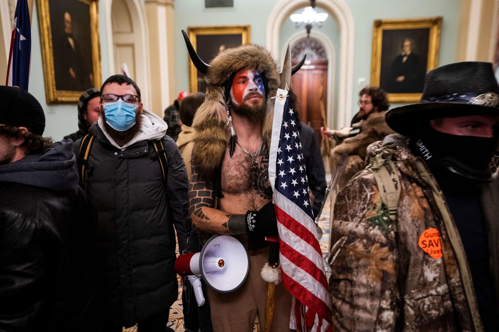 Varios manifestantes pro Trump, en el Capitolio de EEUU