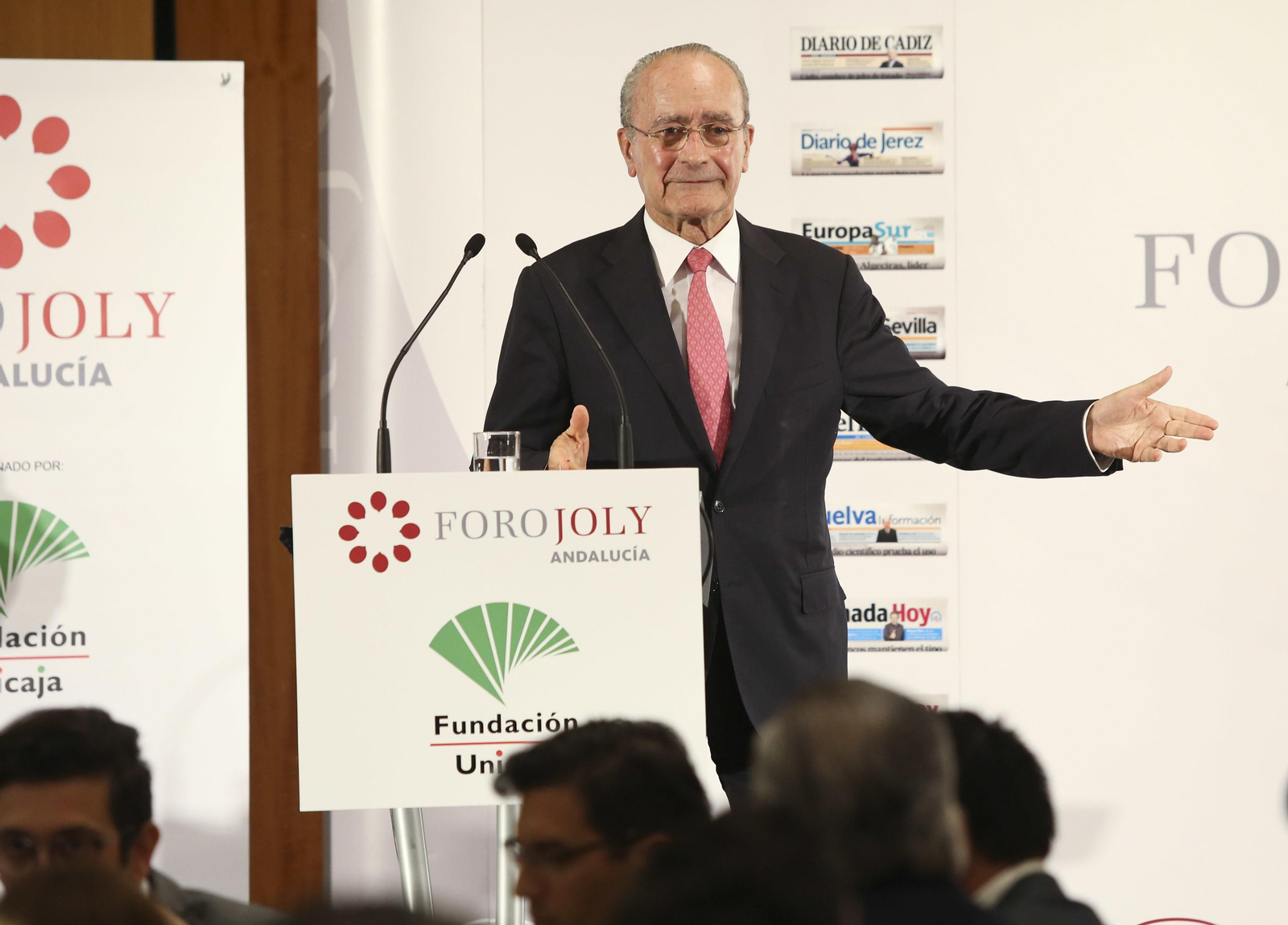 Las imágenes del Foro Joly con Elías Bendodo