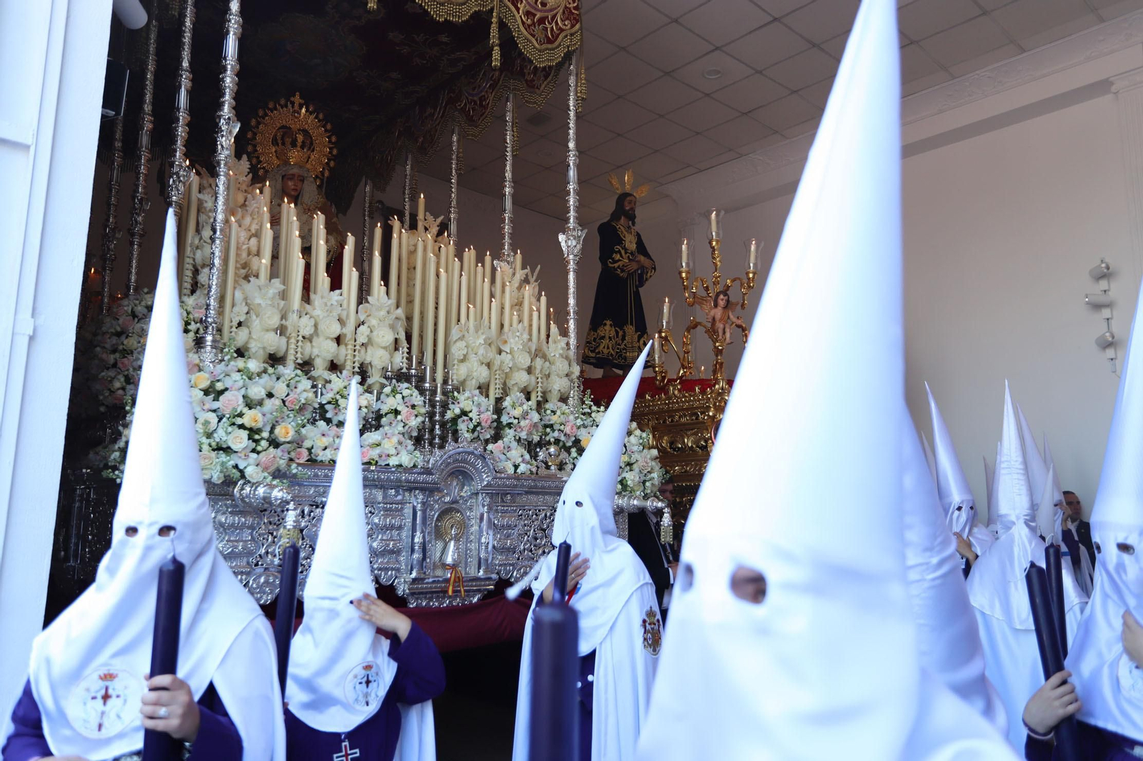 Imágenes del recorrido de la Hermandad del Cristo Cautivo de Huelva
