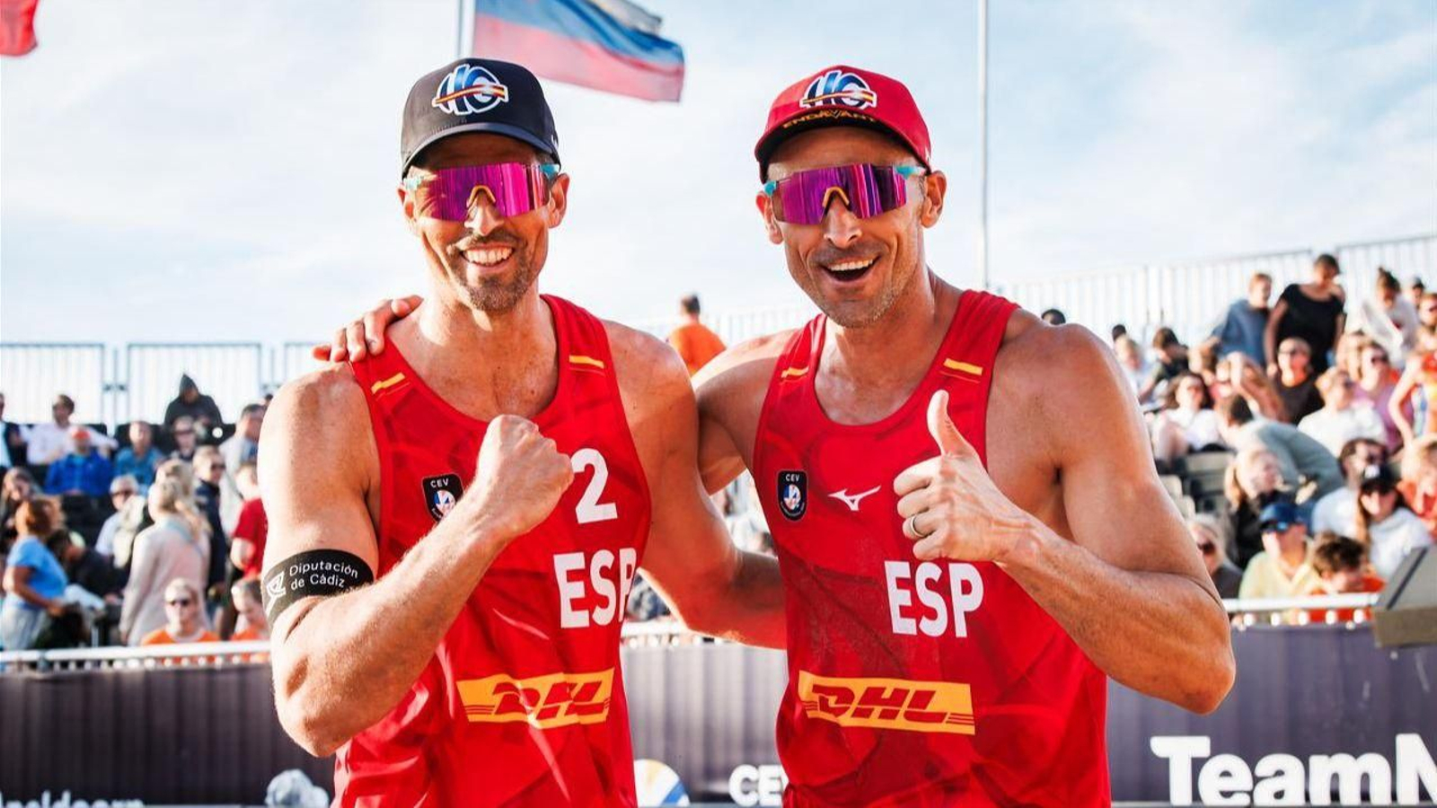 Adrián Gavira y Pablo Herrera celebran la victoria