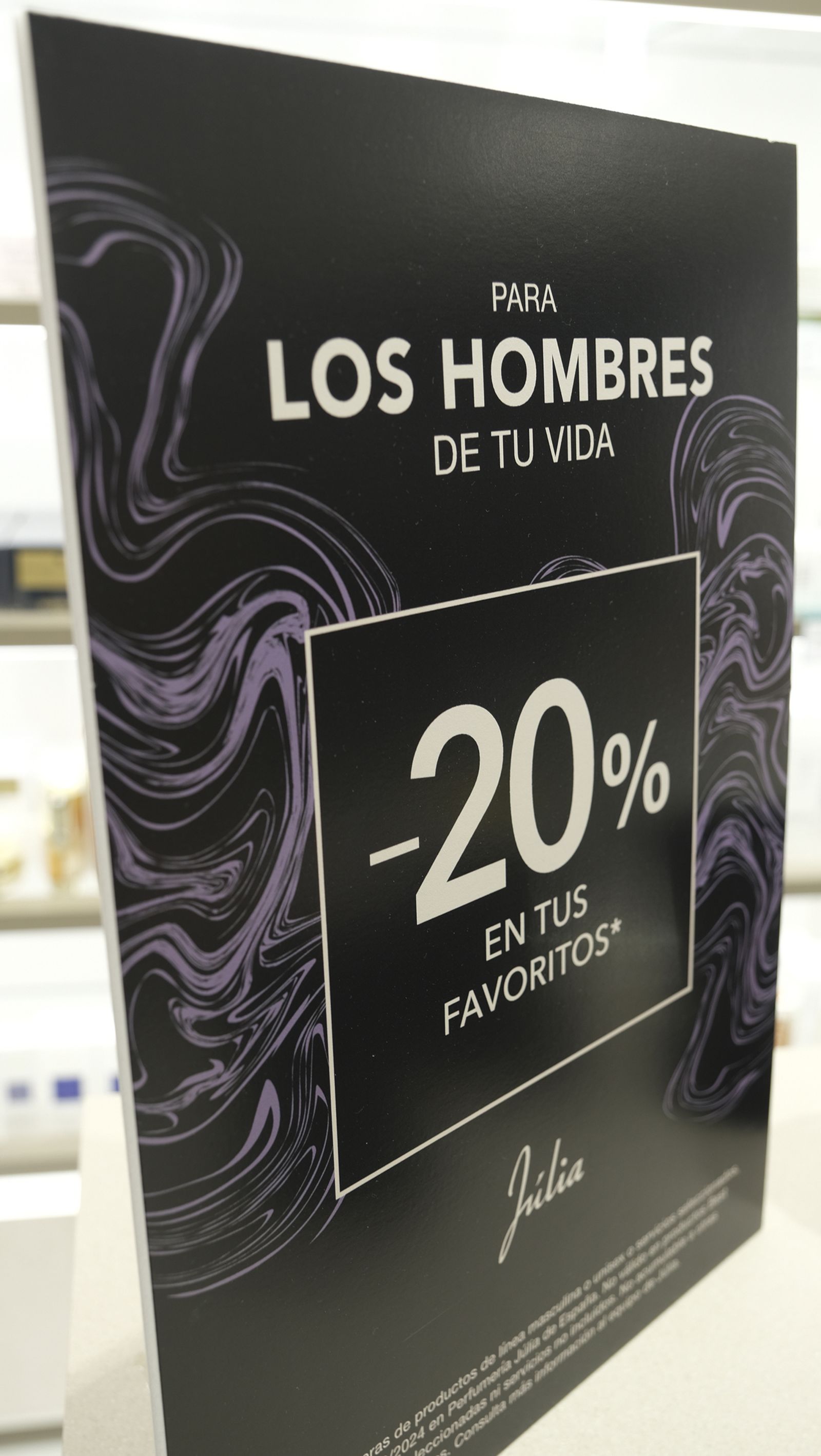 Perfumería Júlia abre de nuevo sus puertas, en Almería