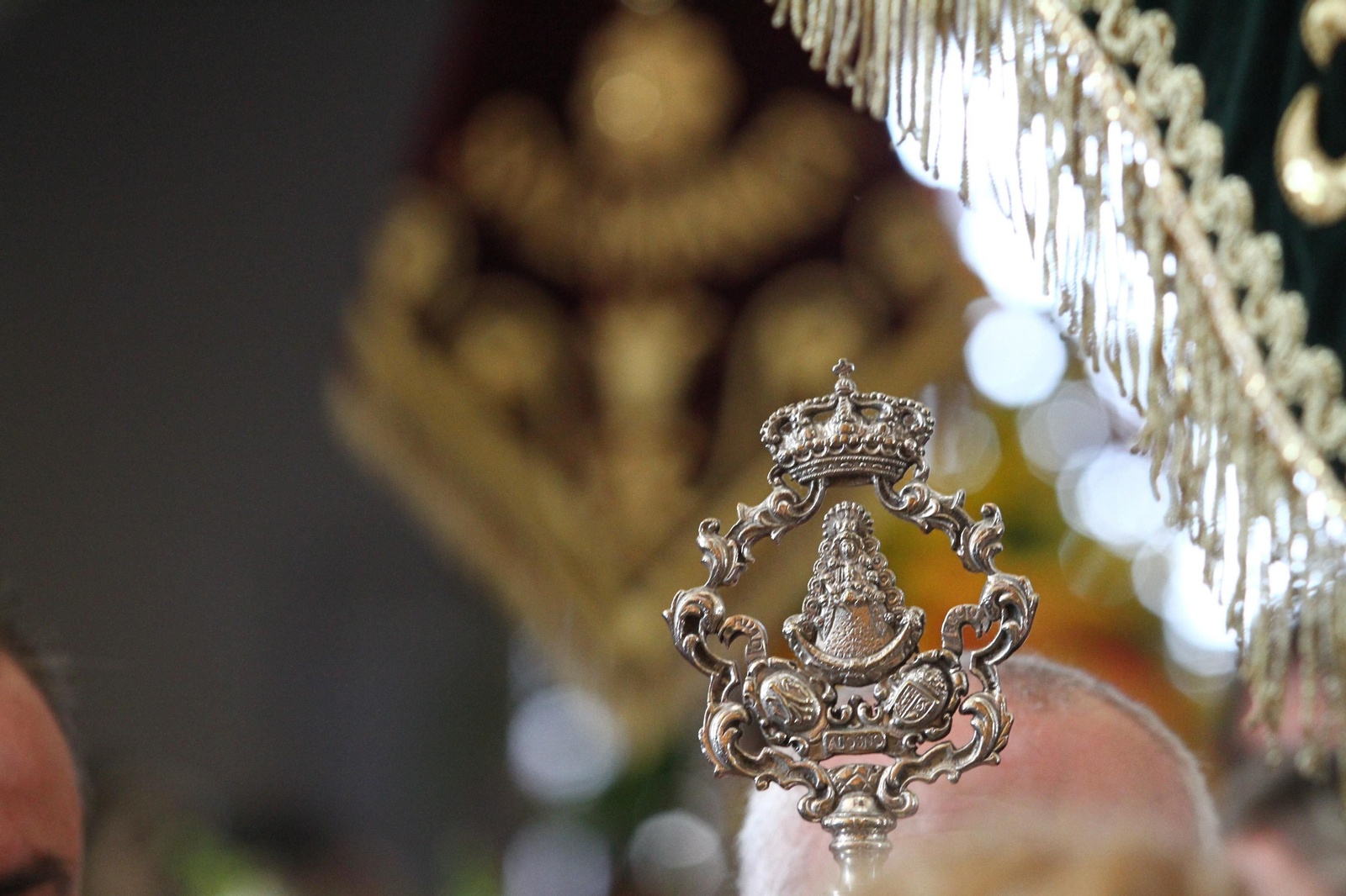 La Hermandad de Huelva se presenta ante la Virgen del Rocío en su peregrinación a la aldea almonteña