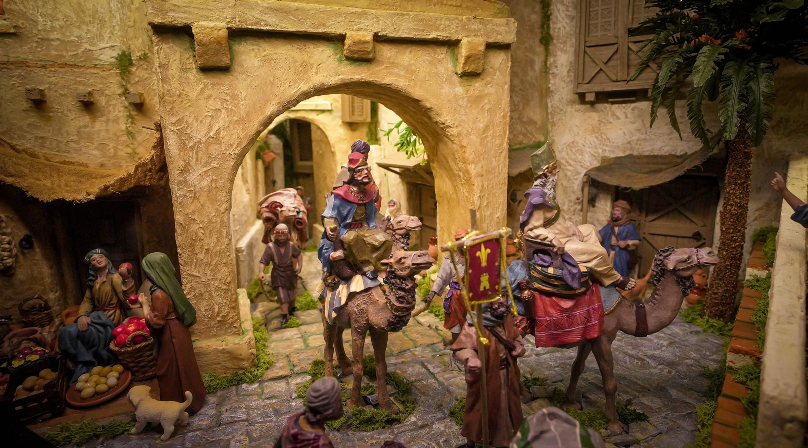 Imágenes de la exposición '50 Navidades montando el Belén' en Jerez