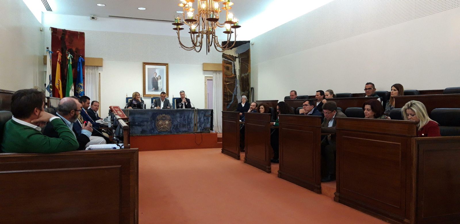 Pleno de la Diputación que aprobó su salida del capital social del aeropuerto.