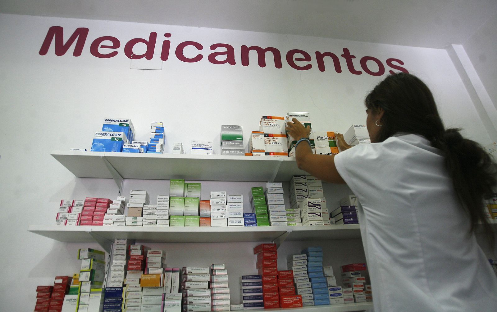 Un almacén de medicamentos de una farmacia.