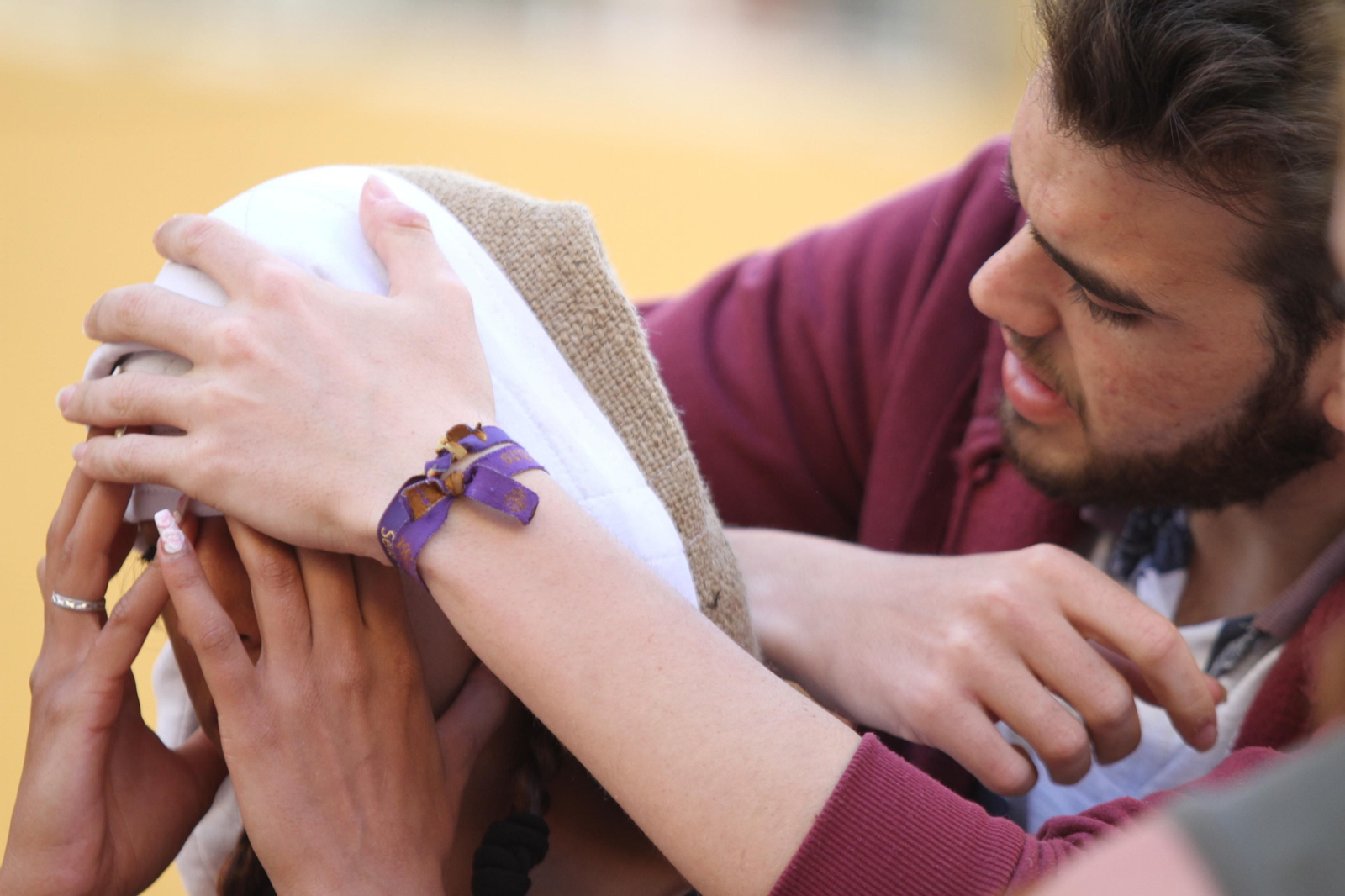 El ensayo de la cuadrilla de mujeres de la Hermandad del Santo Entierro, en imágenes