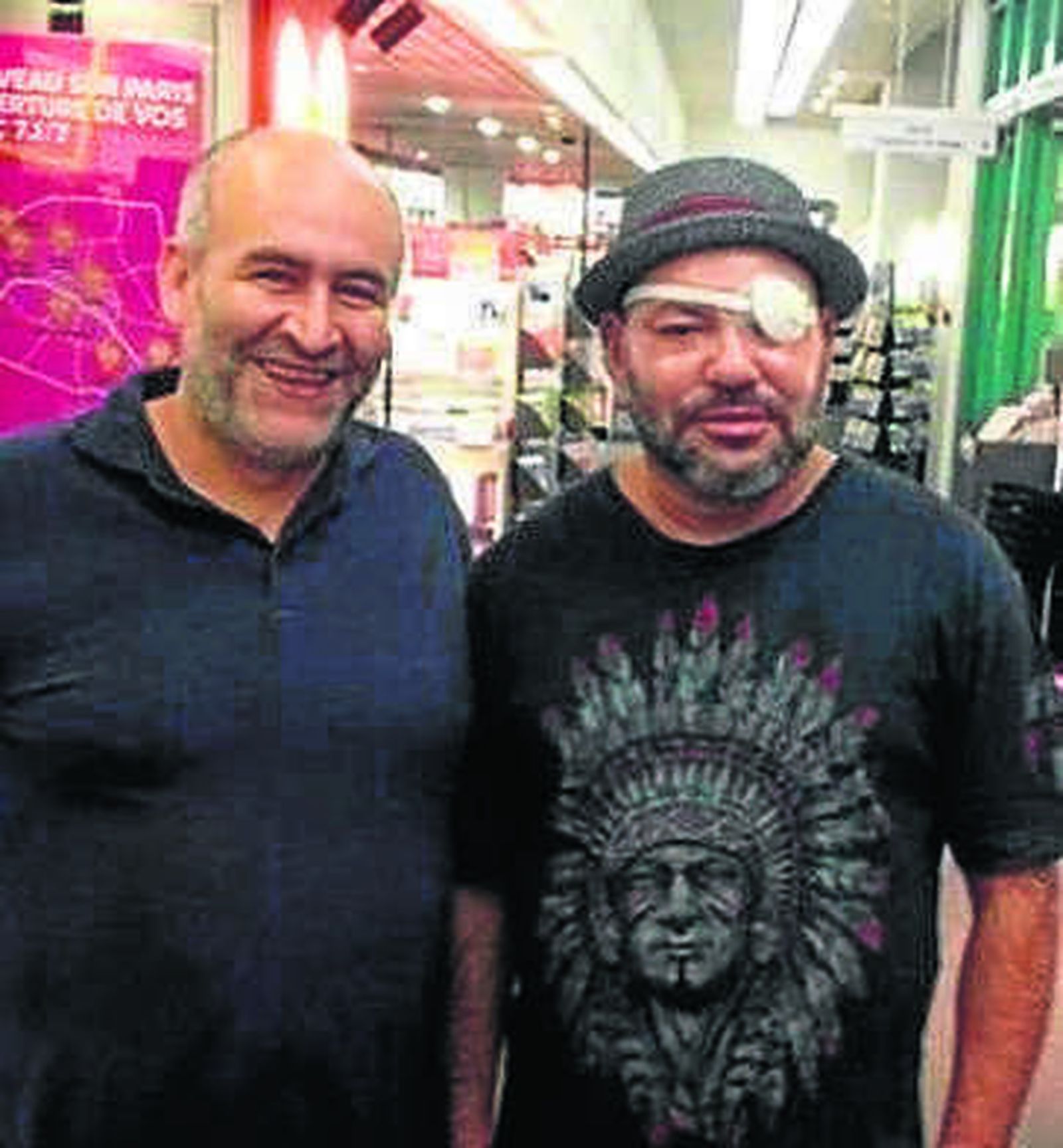 Imágenes de Mohamed VI en París, Ámsterdam y Miami subidas por inmigrantes marroquíes a Facebook