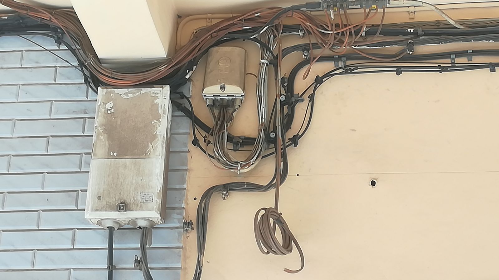 Cableado en fachada