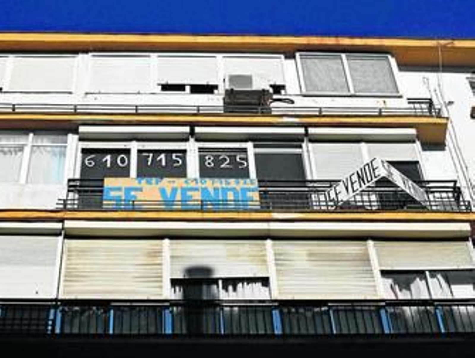 Viviendas en venta en una población de la provincia de Cádiz, en una imagen de archivo.